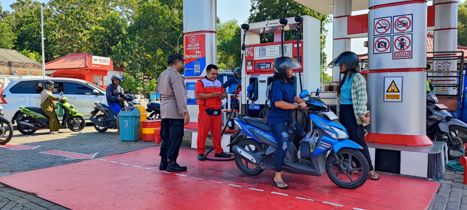 Polsek Kawedanan melaksanakan patroli obyek vital (obvit) di SPBU wilayah Kecamatan Kawedanan
