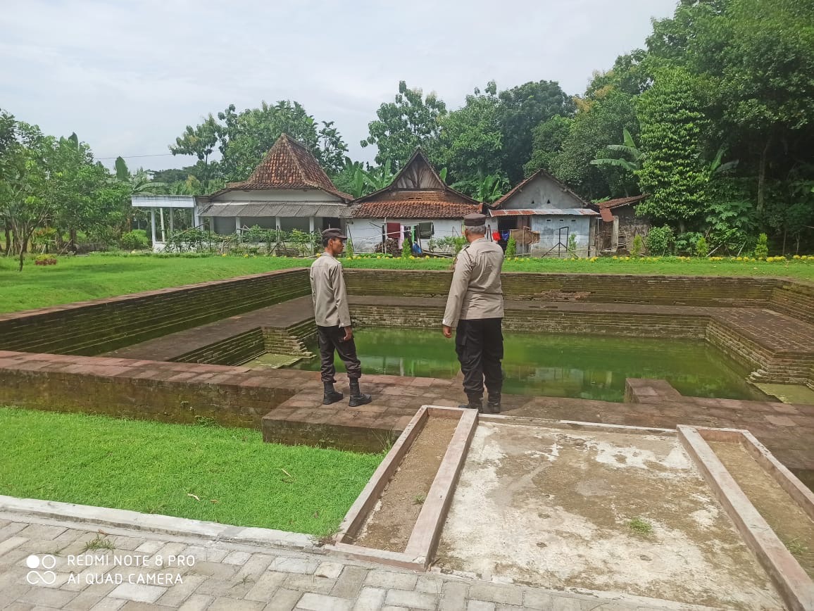 Kapolsek Nguntoronadi Laksanakan Patroli Bersama Anggota Jaga Siang di Petirtaan Dewi Sri Desa Simbatan