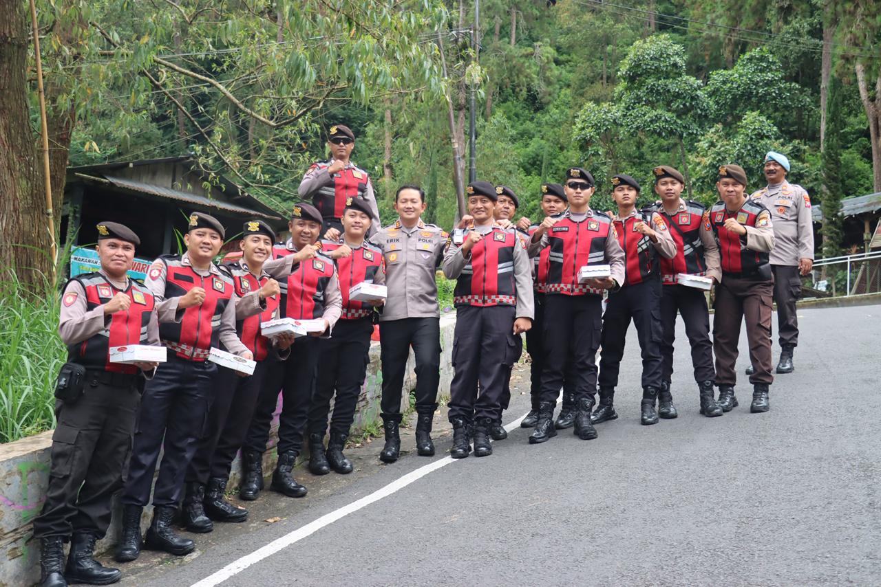 Pastikan Keselamatan Wisatawan, Kapolres Magetan Tinjau Tim "Drogba" di Jalur Alternatif Sarangan