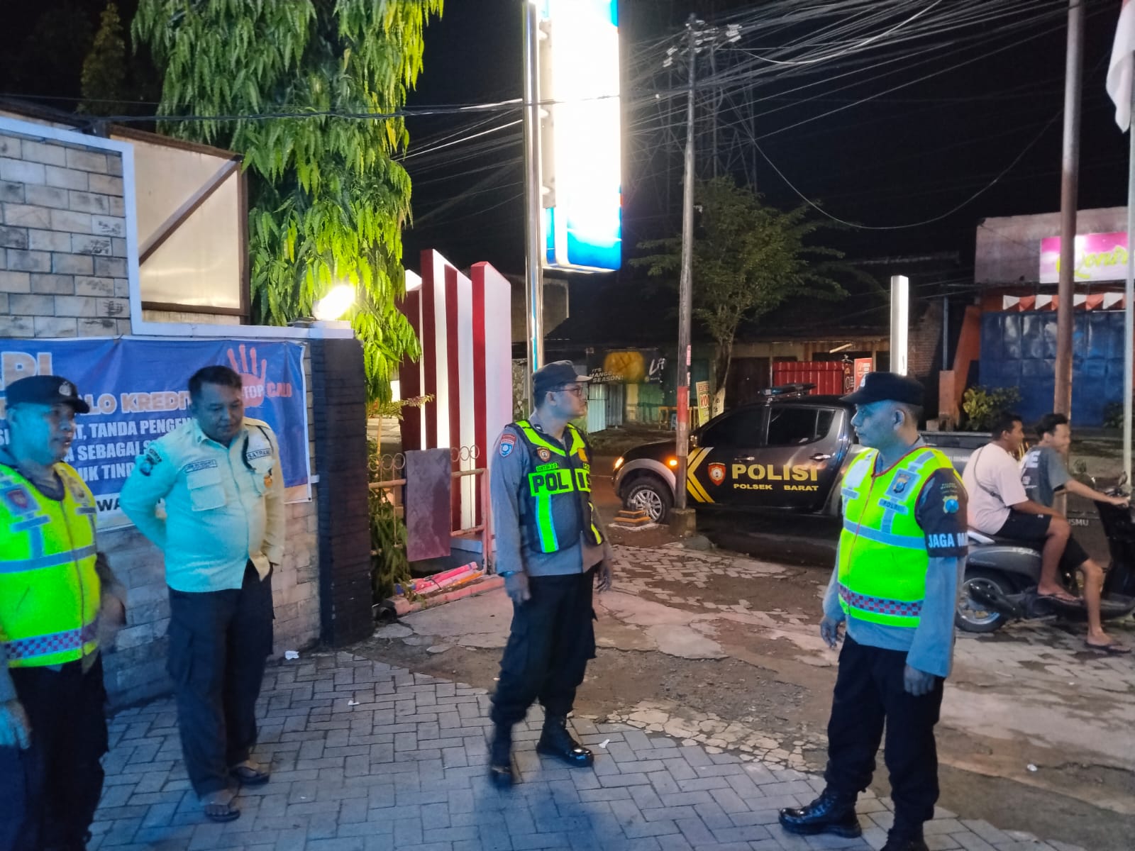 Polsek Barat melaksanakan patroli di obyek Vital Perbankan BRI Unit Karangsono.