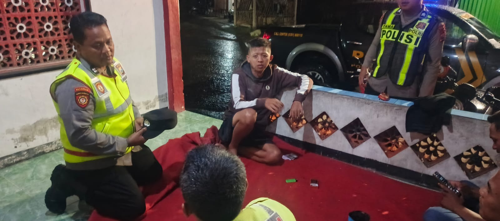Anggota Polsek Plaosan Patroli dan sambang Pos Kamling, Berikan himbauan kamtibmas dan keamanan lingkungan kepada warga