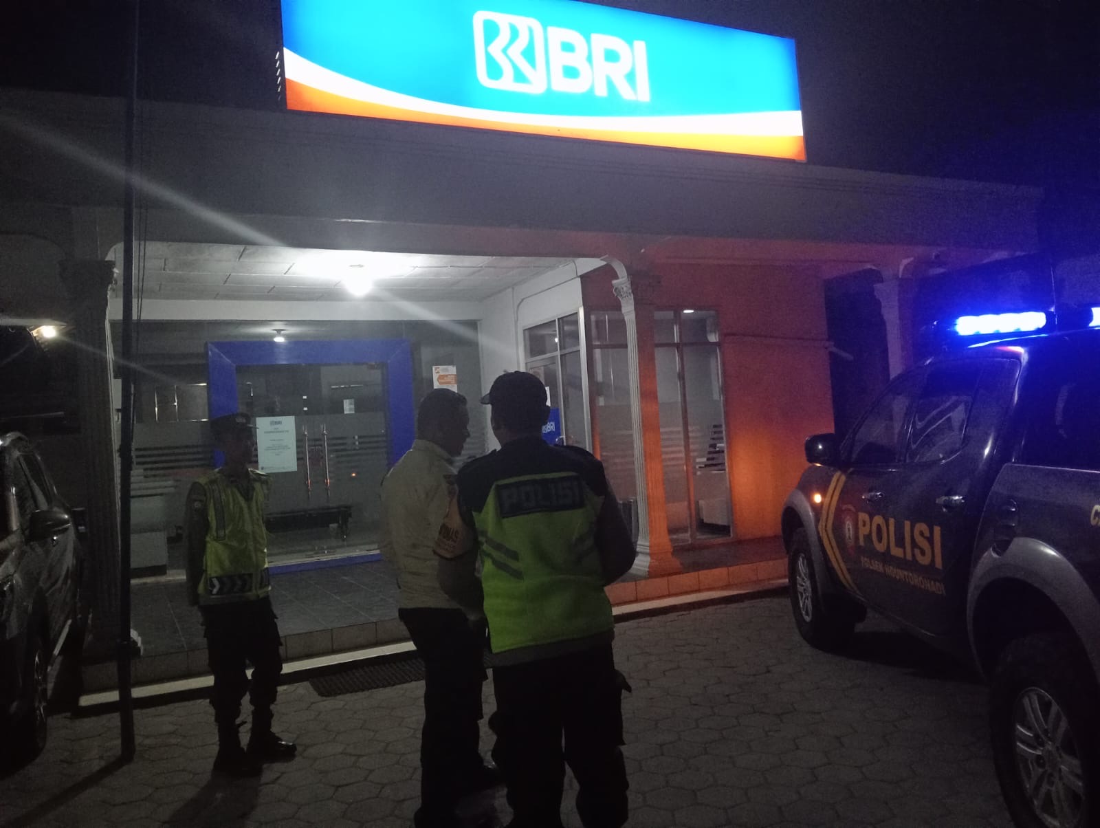 Polsek Nguntoronadi Laksanakan Patroli Malam Hari di Objek Vital Bank BRI