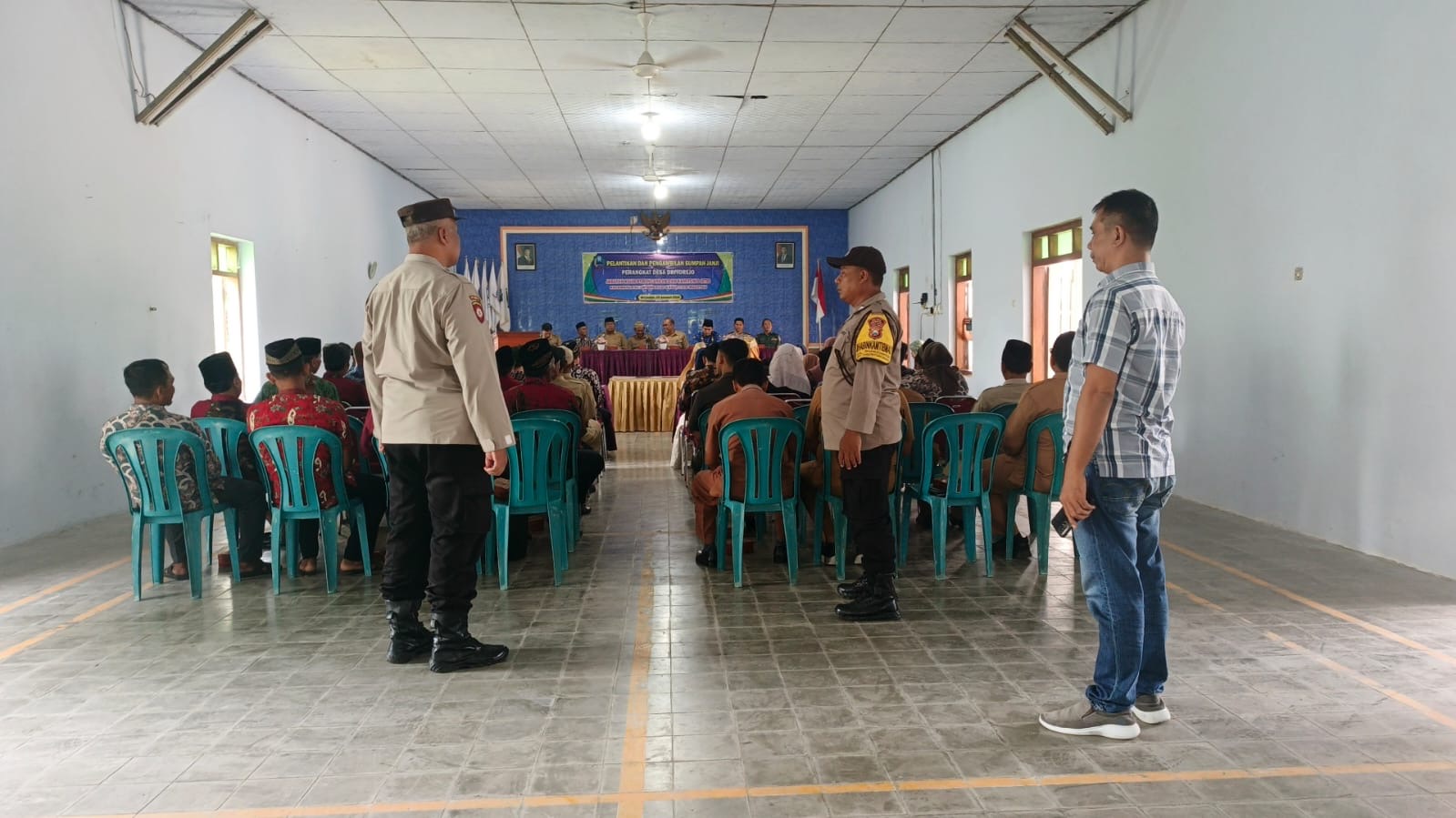 Polsek Nguntoronadi Laksanakan Pengamanan Pelantikan Perangkat Desa Driyorejo, Kegiatan Berjalan Aman dan Kondusif