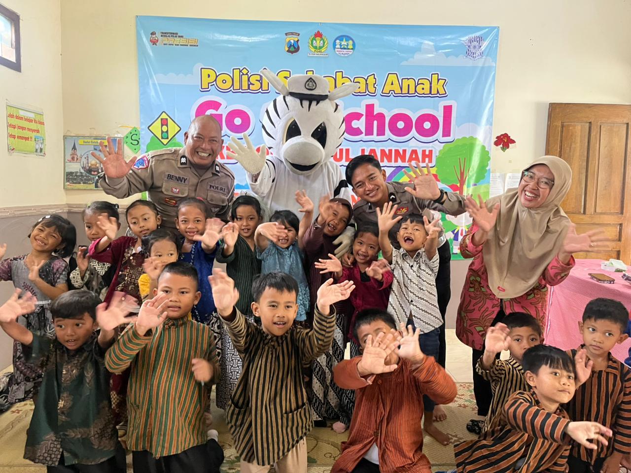 Police Goes to School, Satlantas Polres Magetan Kenalkan Rambu Lalu Lintas Sejak Dini kepada Anak PAUD/TK Milangasri