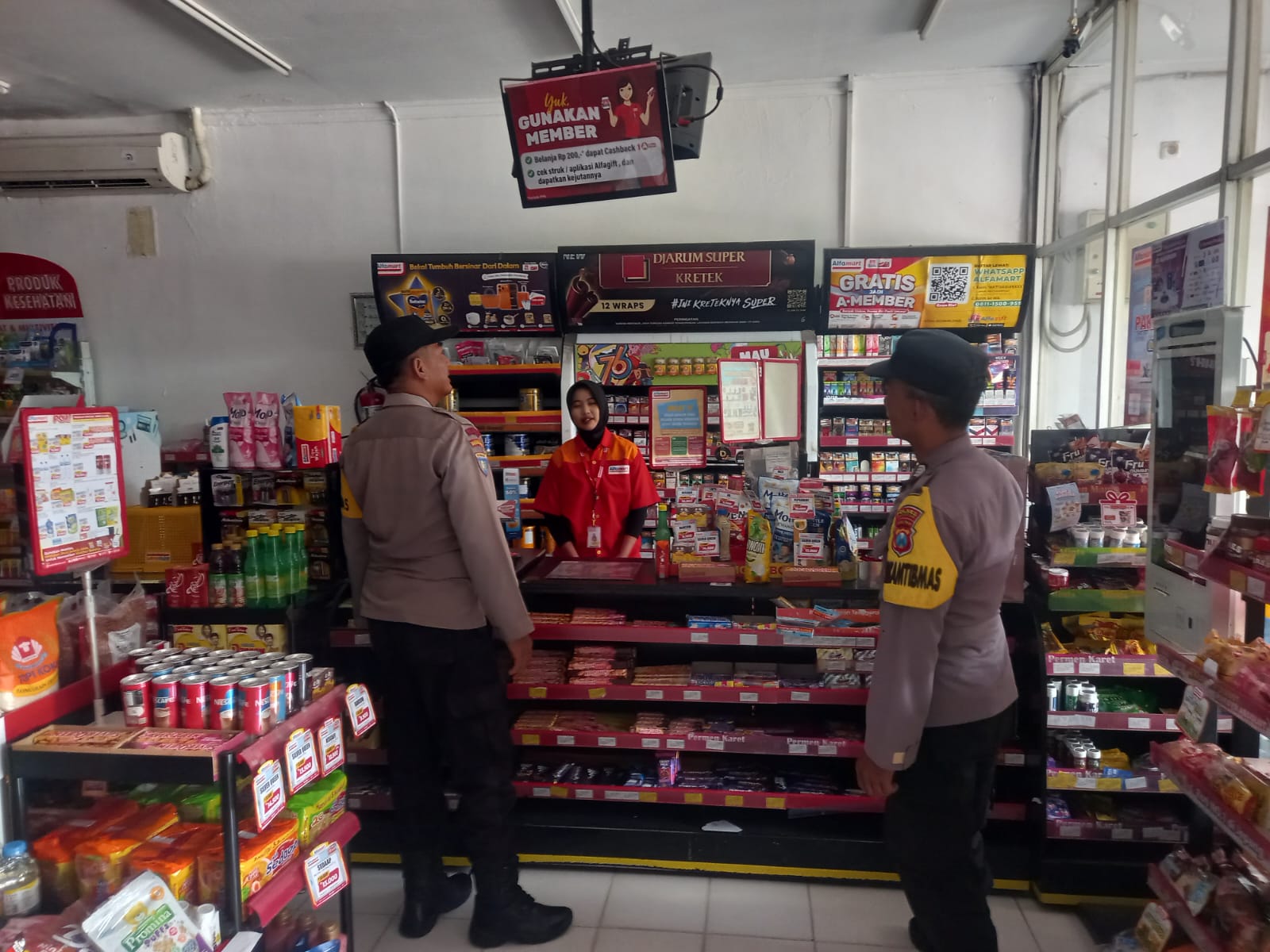 Polsek Kawedanan melaksanakan patroli kewilayahan obyek vital (obvit) pertokoan