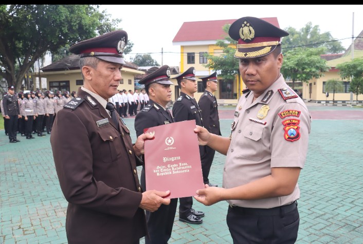 48 Personel Polres Magetan Terima Tanda Kehormatan Satya Lencana Pengabdian dari Pemerintah RI