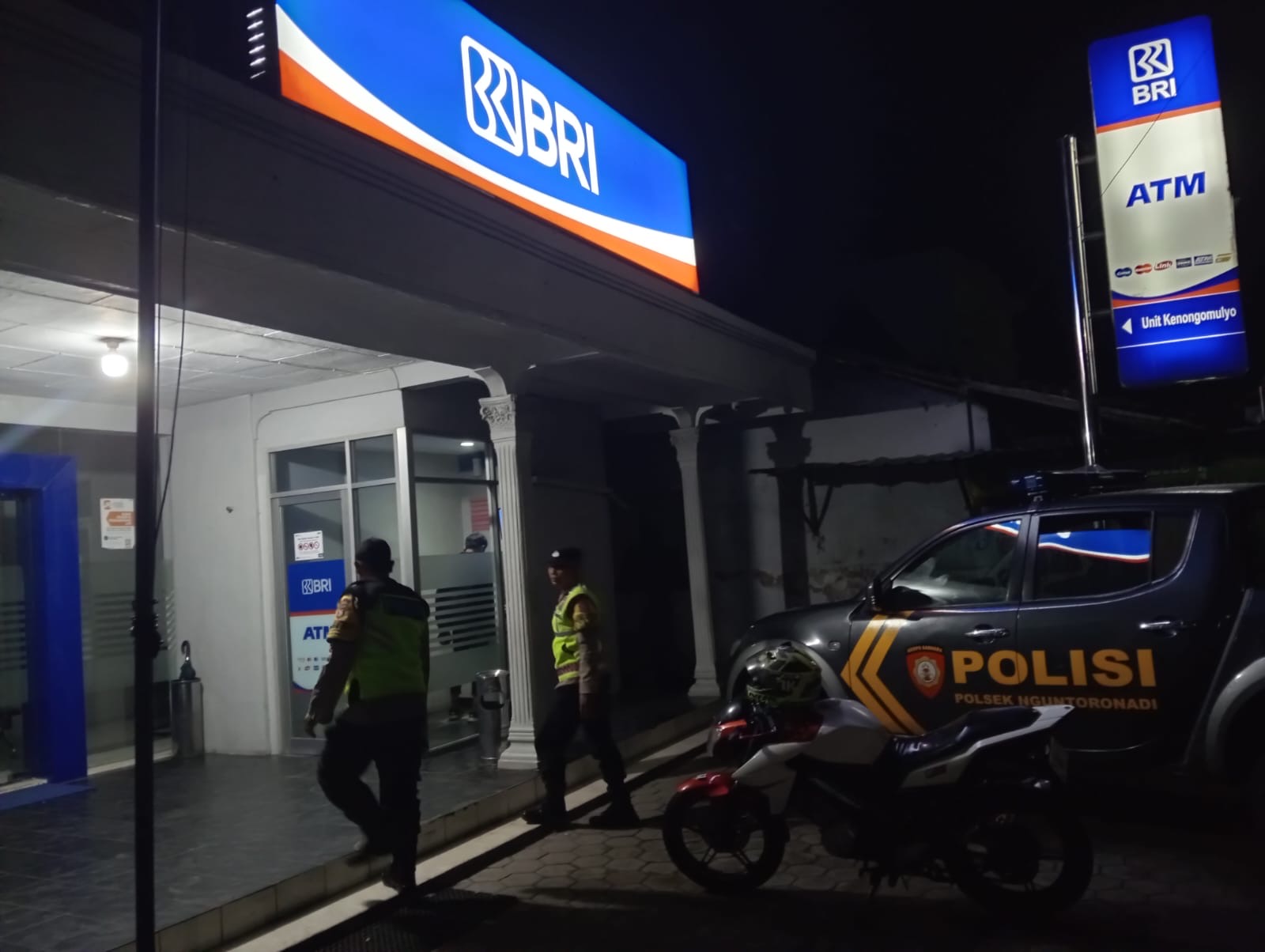 Antisipasi Gangguan Kamtibmas, Polsek Nguntoronadi Gelar Blue Light Patrol di Bank BRI Unit Nguntoronadi