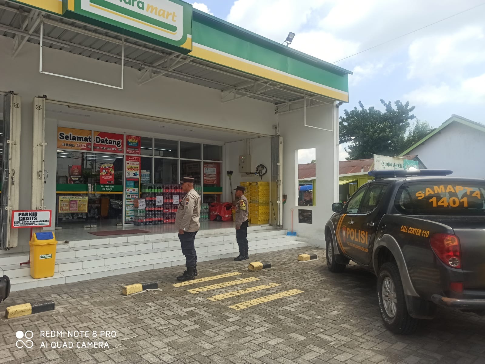 Antisipasi Gangguan Kamtibmas, Polsek Nguntoronadi Patroli di Swalayan Mutiara Mart
