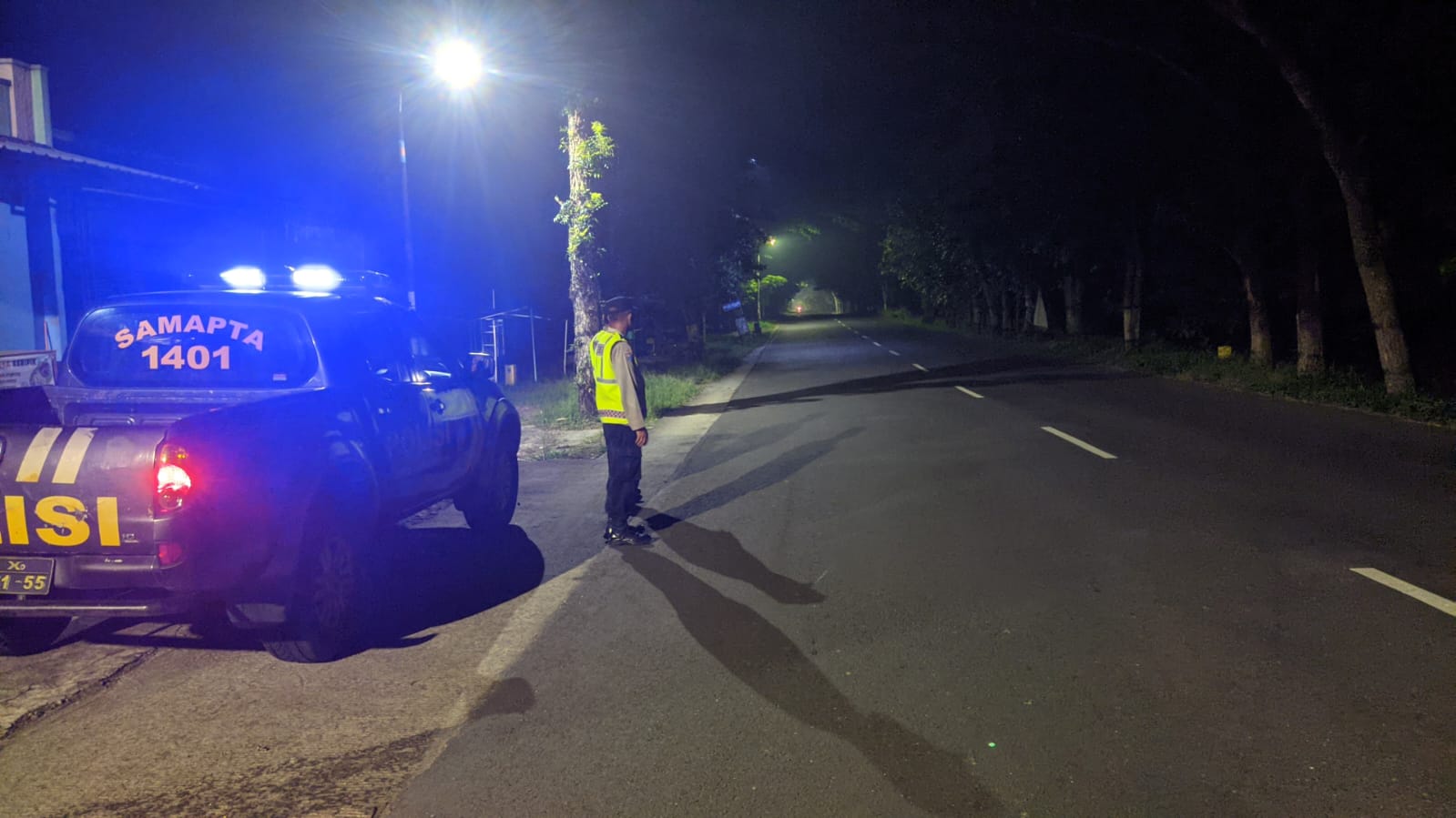 Polsek Kawedanan laksanakan patroli Blue Light guna mengantisipasi aksi balap liar serta menjaga situasi kamtibmas tetap aman dan kondusif.