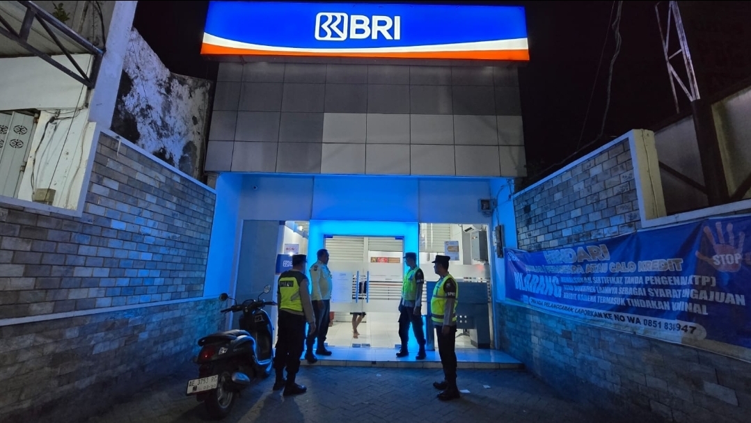 Guna mengantisipasi terjadinya gangguan kamtibmas, Polsek Barat melaksanakan kegiatan patroli rutin di perbankan BRI. 