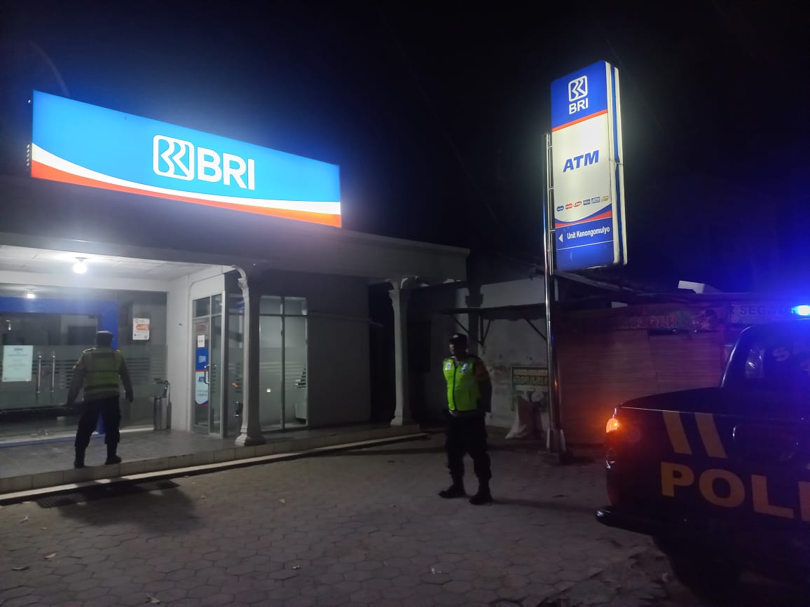 PATROLI PRESISI POLSEK NGUNTORONADI MELAKSANAKAN KEGIATAN PATROLI OBJEK VITAL BANK BRI UNIT KENONGOMULYO DI WILAYAH HUKUM POLSEK NGUNTORONADI SITUASI AMAN DAN KONDUSIF