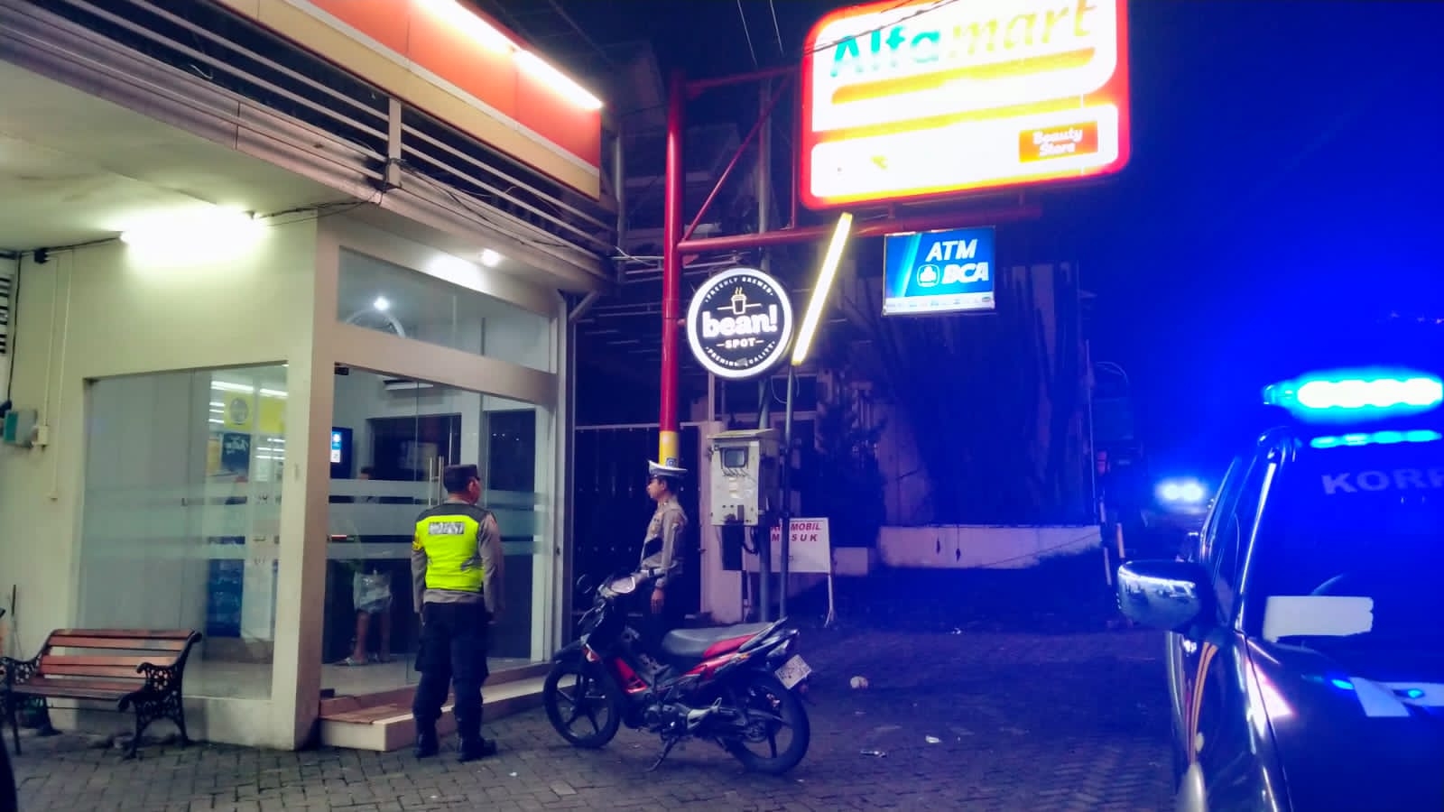 Antisipasi Gangguan Kamtibmas, Anggota Polsek Plaosan patroli Obyek Vital Mesin ATM dan Pertokoan