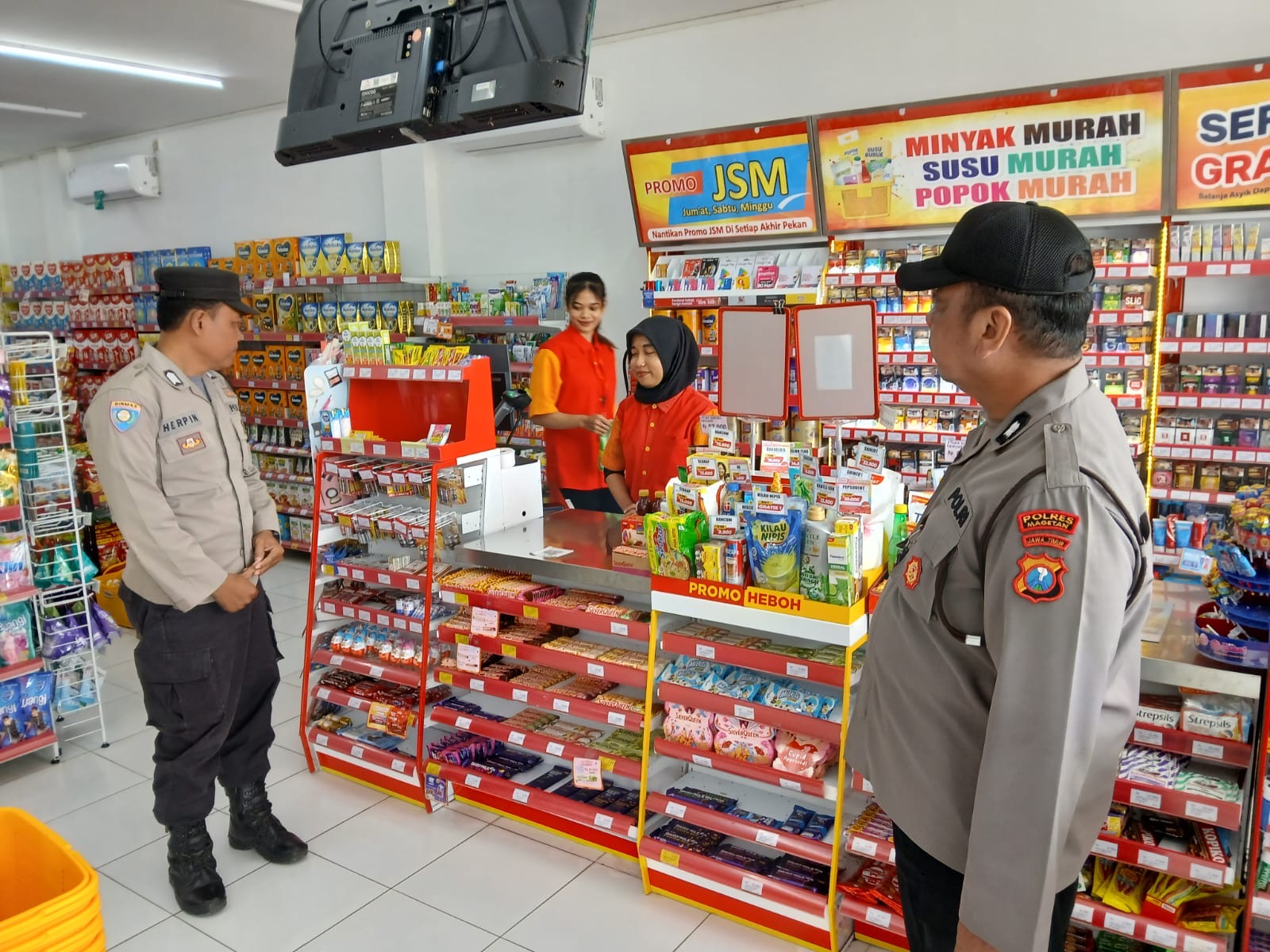 Patroli Pertokoan, Polsek Nguntoronadi Jaga Situasi Kamtibmas Tetap Aman dan Kondusif