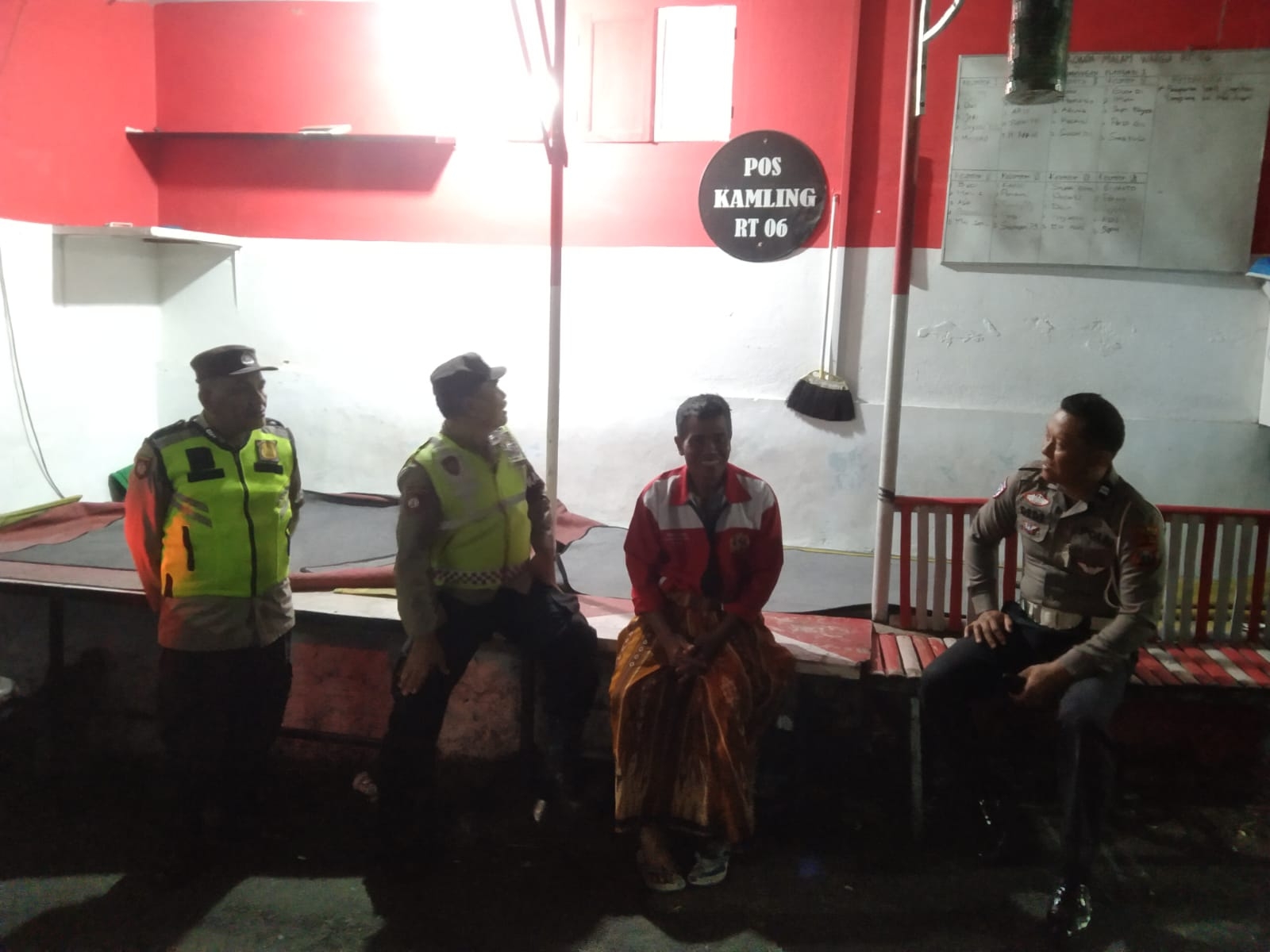 Ciptakan Situasi Kamtibmas yang aman dan Kondusif, Anggota Polsek Plaosan Patroli sengan sasaran Pos Kamling