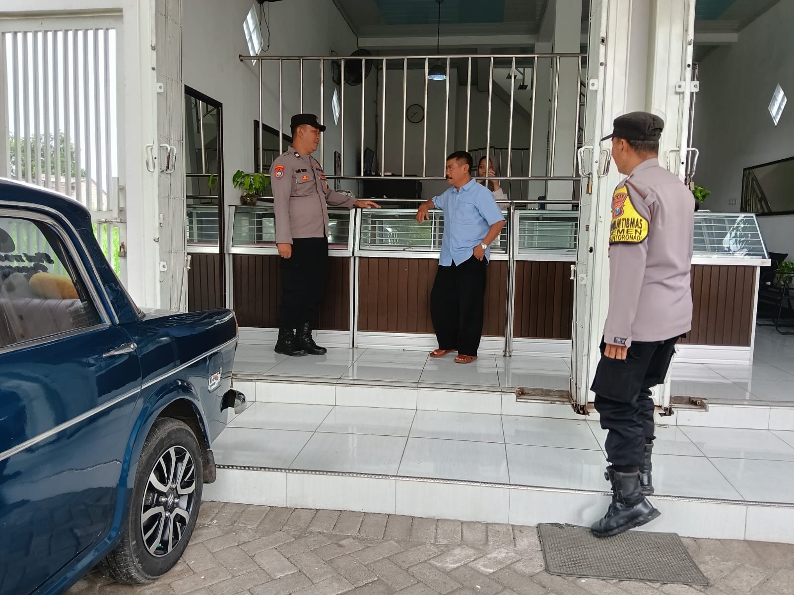 Polsek Nguntoronadi Intensifkan Patroli Kamtibmas di Toko Emas Leo, Kapolsek Tekankan Kewaspadaan Pengamanan