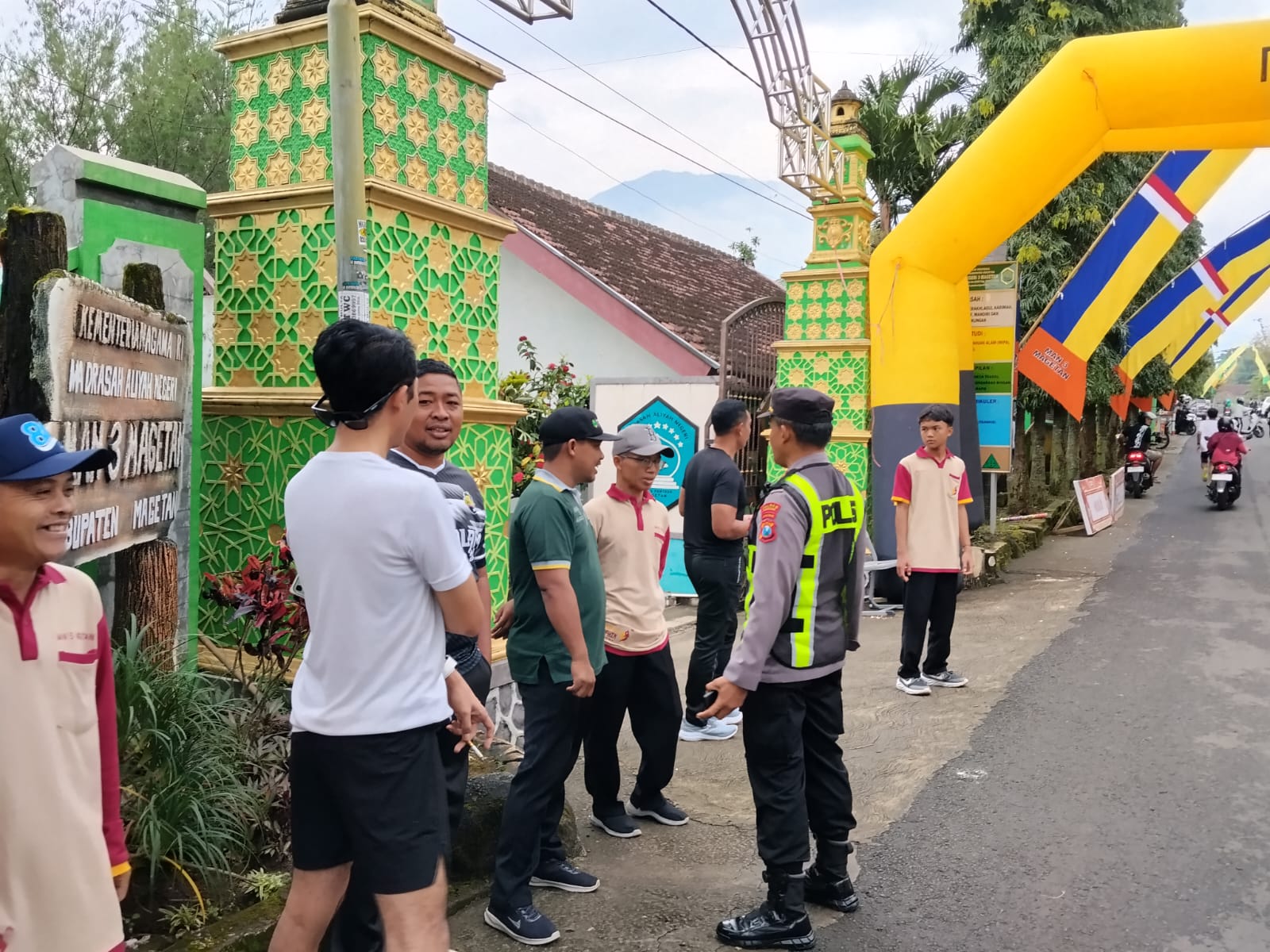 Polsek Panekan, Polres Magetan telah melaksanakan pengamanan kegiatan Fun Run yang digelar di MAN (Madrasah Aliyah Negeri) 3 Magetan.
