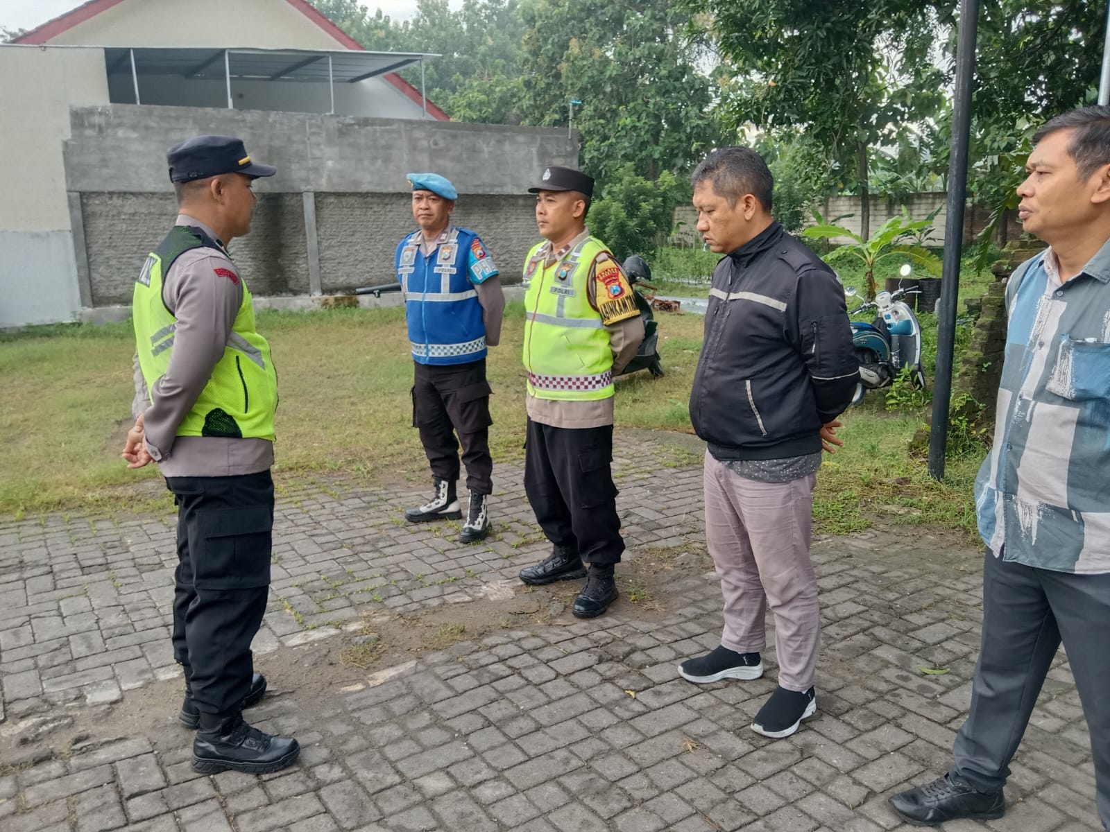 Waka Polsek Takeran Pimpin Apel Pengamanan Kegiatan UKT (Ujian Kenaikan Tingkat siswa PSHT Ranting Takeran.