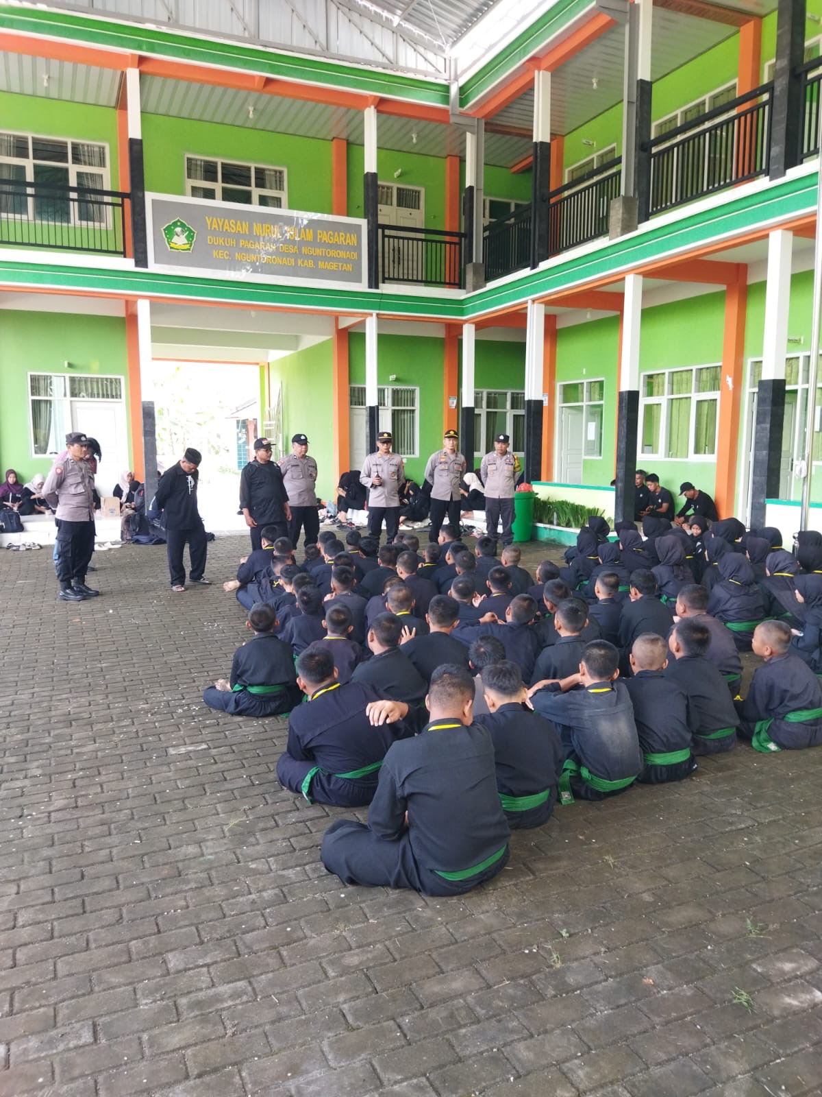Kapolsek Nguntoronadi Berikan Himbauan Kamtibmas kepada Siswa PSHT P16 Saat Ujian Kenaikan Tingkat