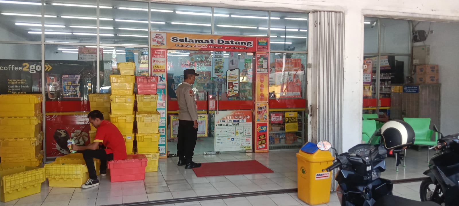 Polsek Kawedanan melaksanakan patroli pertokoan guna mengantisipasi tindak kejahatan 3C (Curat, Curas, dan Curanmor).