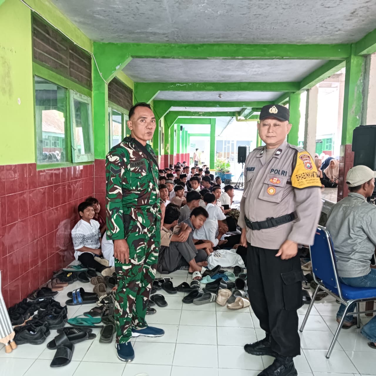 Bhabinkamtibmas Desa Purworejo Hadiri dan Amankan Pengajian Akbar HUT ke-50 SMPN 1 Nguntoronadi