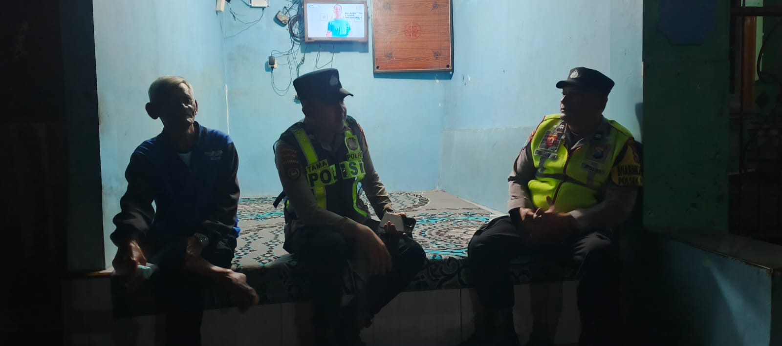 Ciptakan Situasi Kamtibmas yang aman, nyaman dan Kondusif, Anggota Polsek Plaosan Patroli dengan sasaran Pos Kamling di Desa