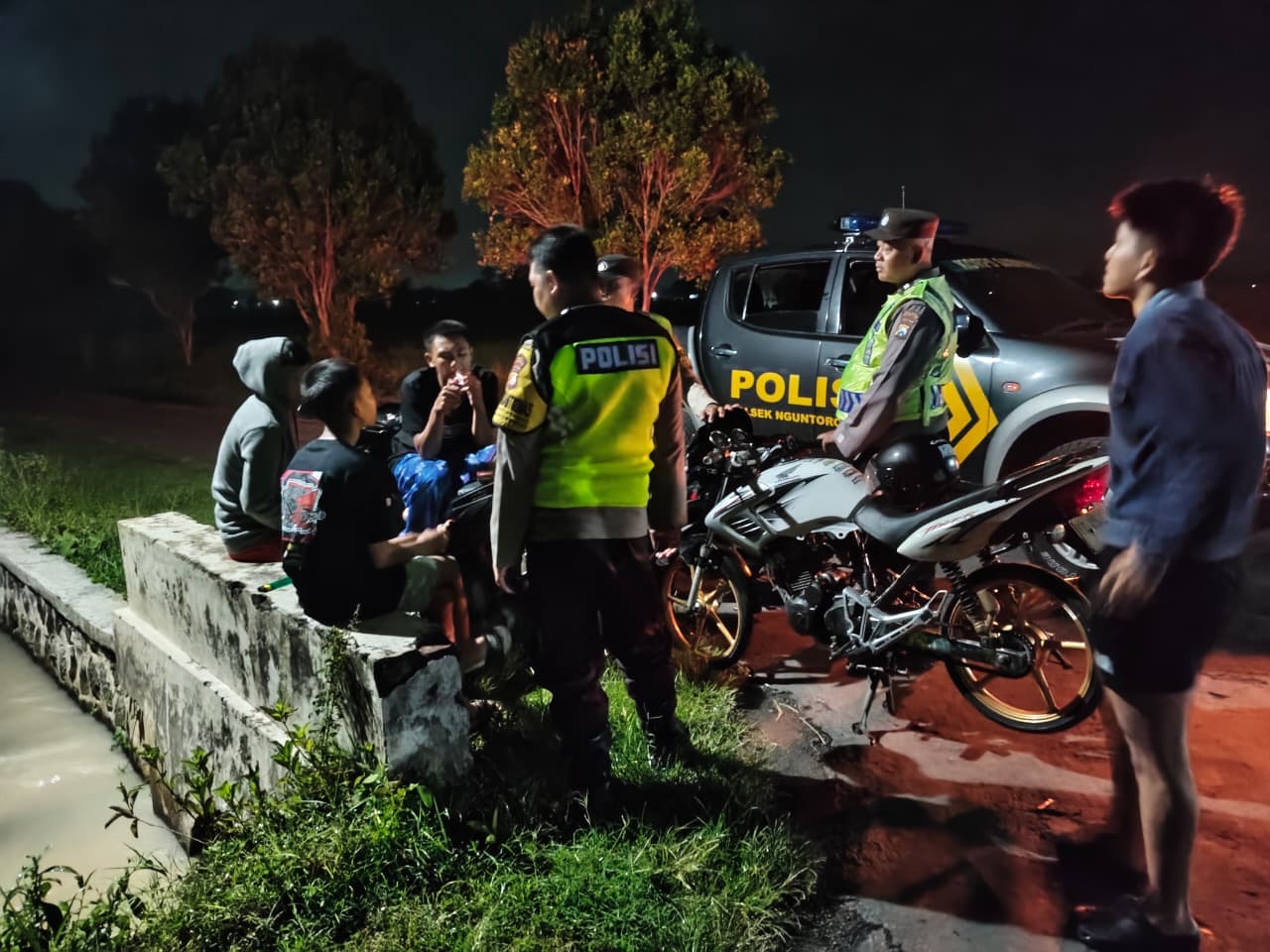 Patroli Malam, Polsek Nguntoronadi Berikan Himbauan Antisipasi Balap Liar