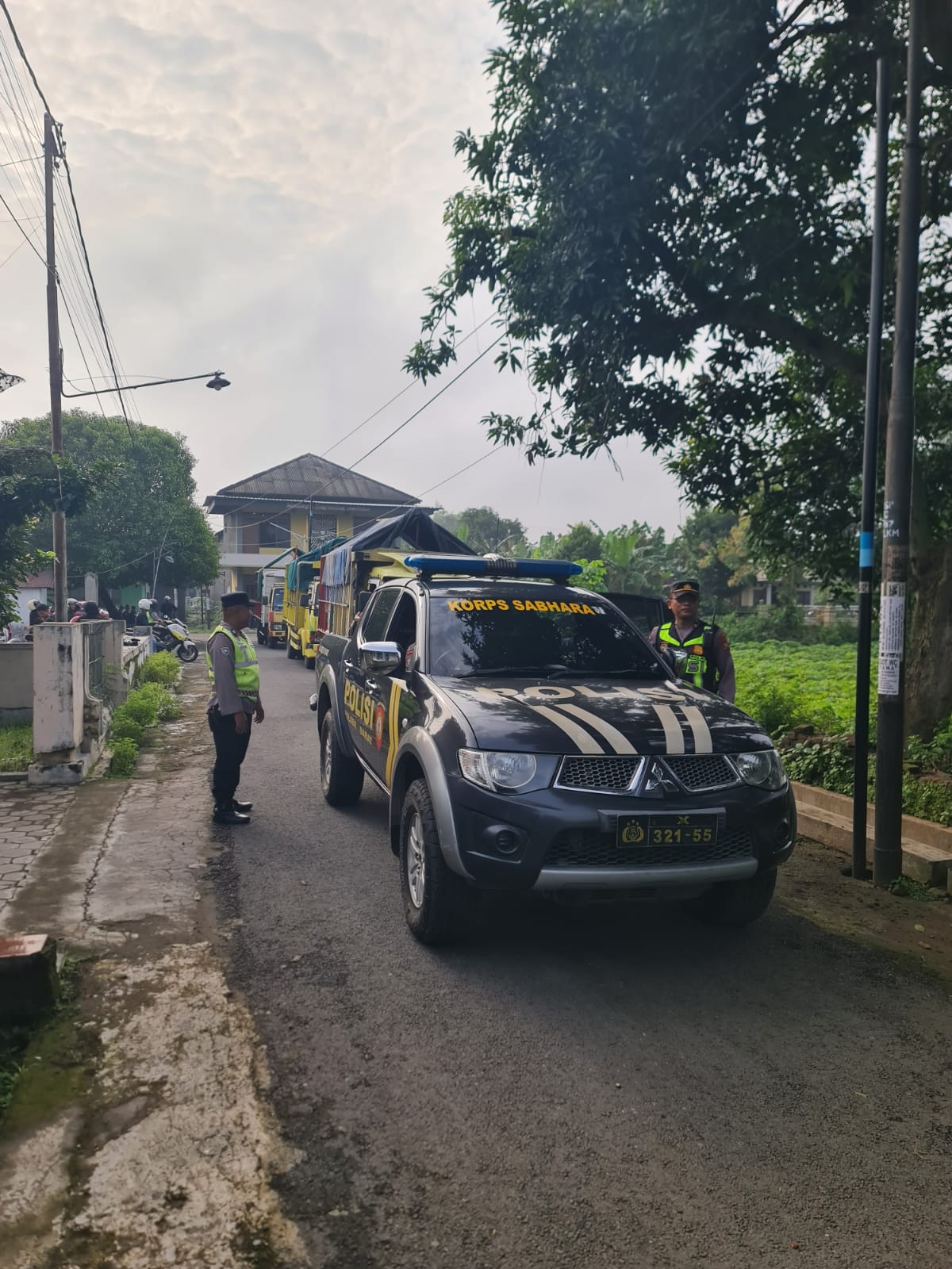 Anggota Polsek Barat melaksanakan pengamanan dan pengawalan kegiatan pendadaran siswa Sabuk Putih Persaudaraan Setia Hati Terate (PSHT) Ranting Barat yang dilaksanakan di Gunung Bancak Desa Giripurno, Kecamatan Kawedanan, Kabupaten Magetan.