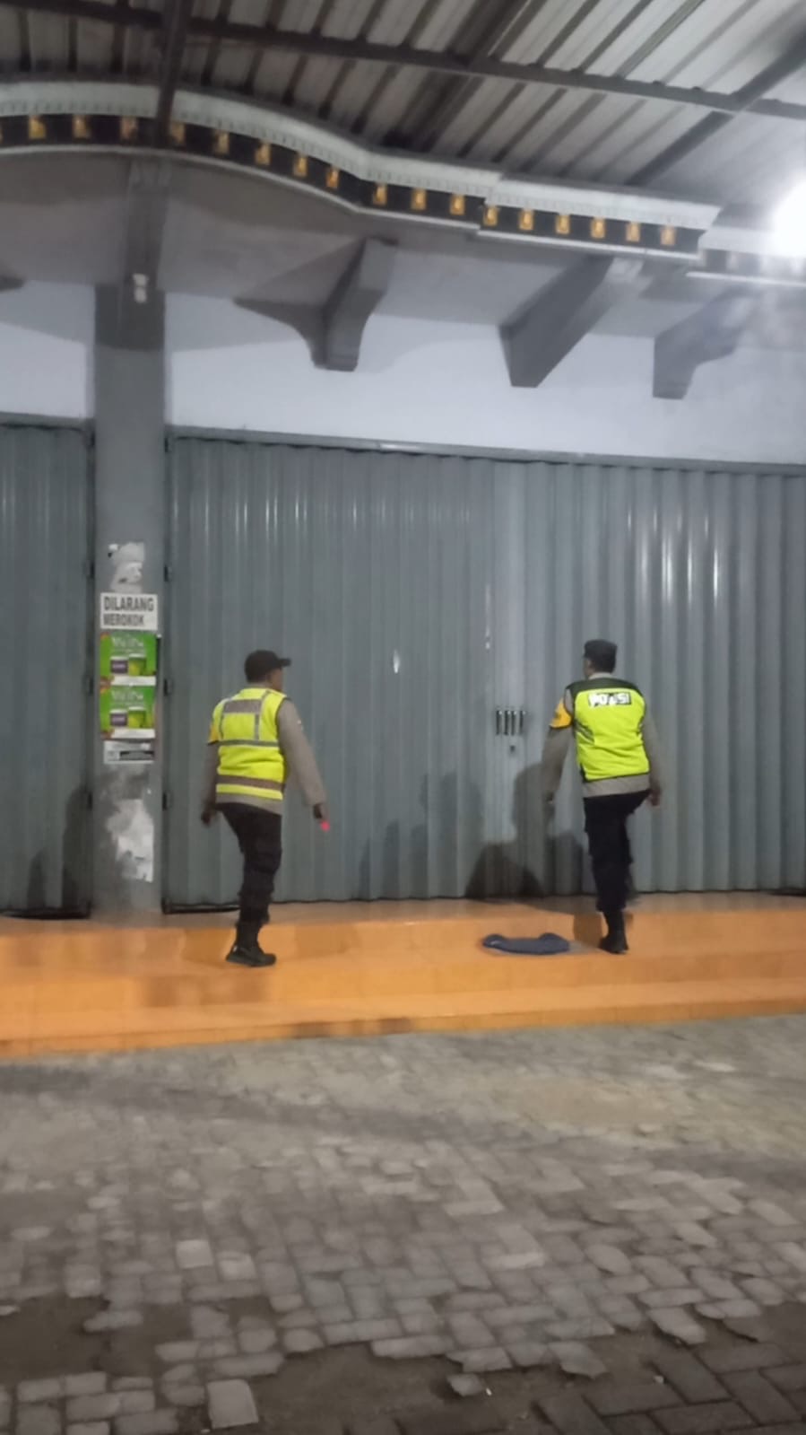 Patroli Pertokoan Ngujur, Polsek Nguntoronadi Pastikan Situasi Aman dan Kondusif