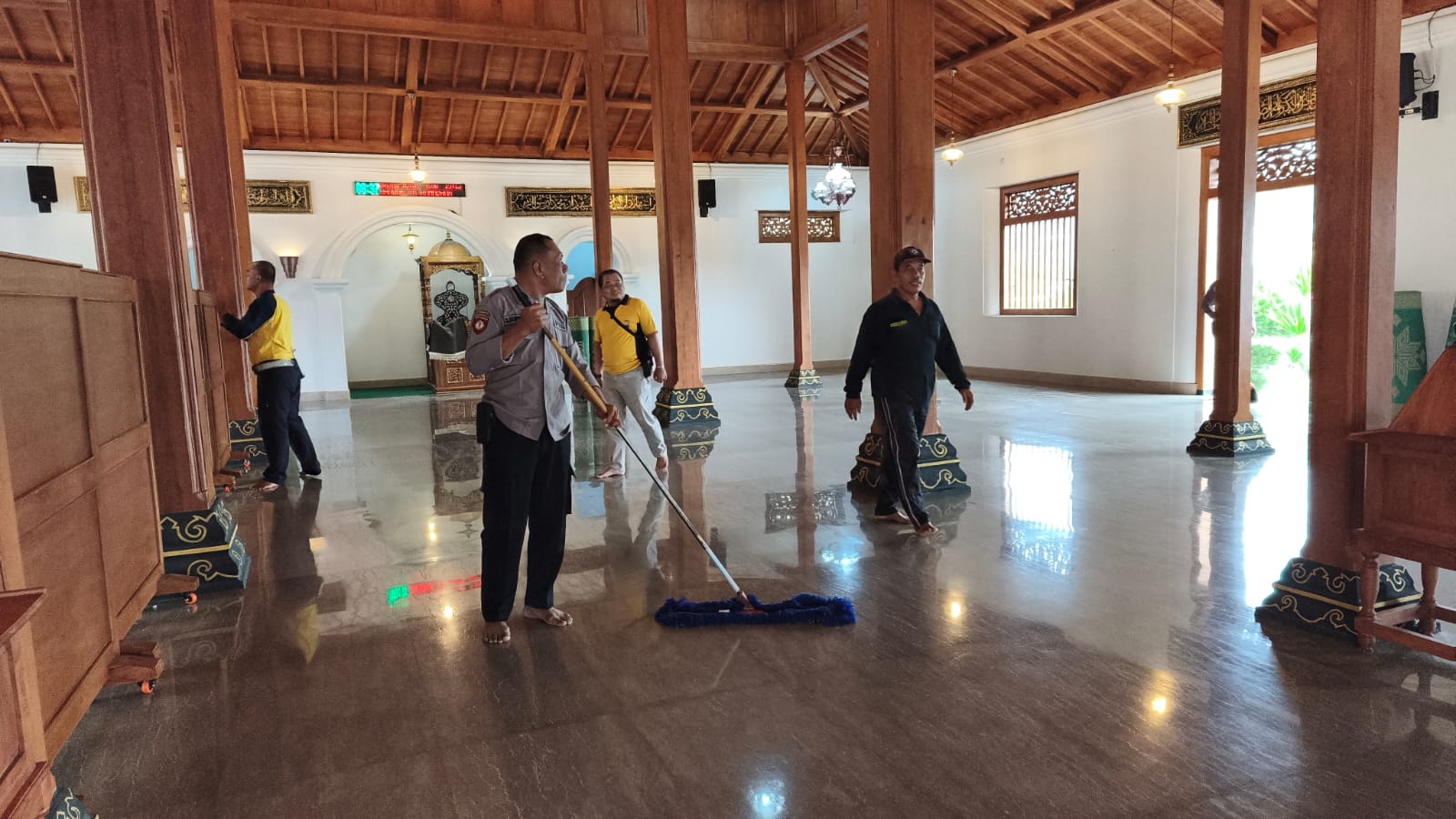 Sambut Ramadhan 1447 H, Polres Magetan Dan Polsek jajaran Serentak Bersihkan Masjid dan Mushola Lewat Program Indonesia ASRI