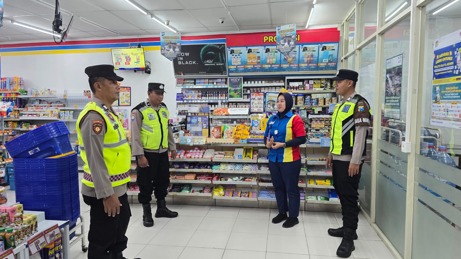 Patroli Polsek Barat di Indomaret Antisipasi Kejahatan 3C