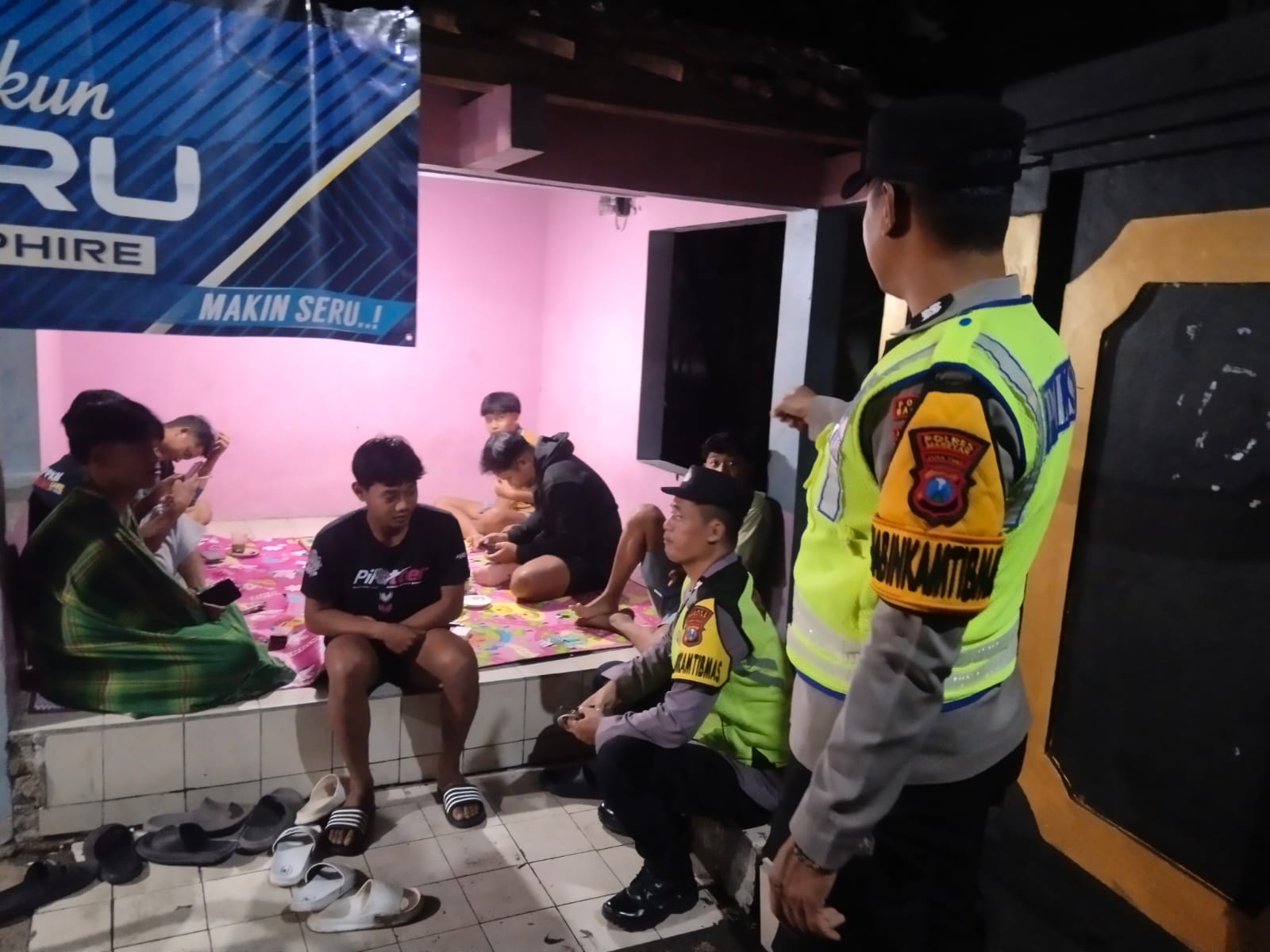 Giat Patroli Dialogis Polsek Parang Polres Magetan Polda Jawa Timur di Poskamling Desa Mategal