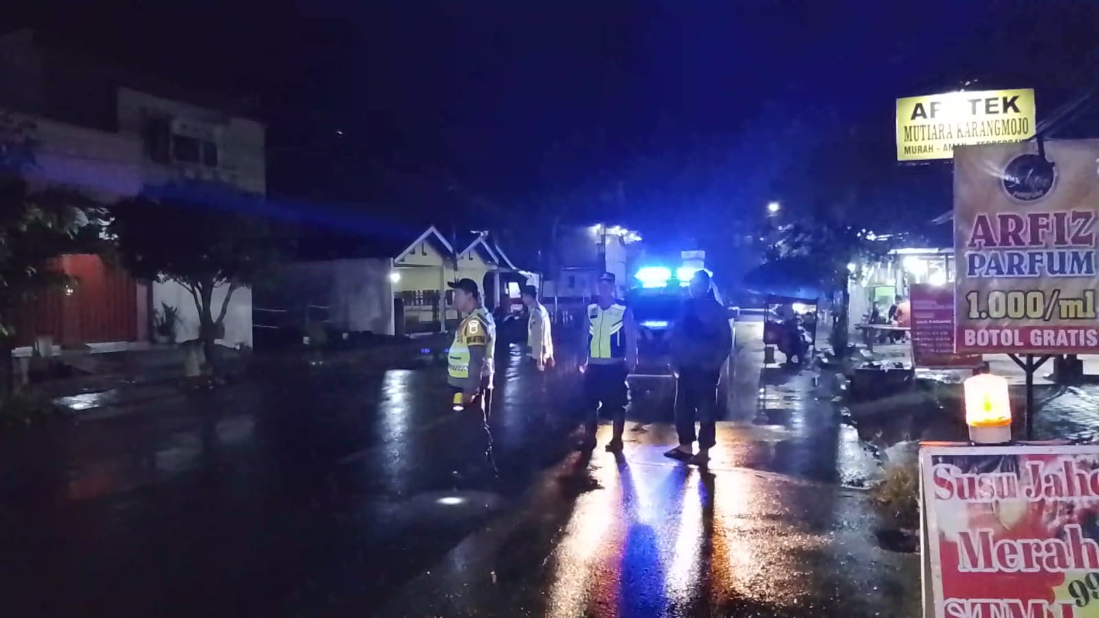 Patroli di Perempatan Karangmojo, Polsek Kartoharjo Antisipasi Laka Lantas dan Ciptakan Situasi Kamtibmas Kondusif