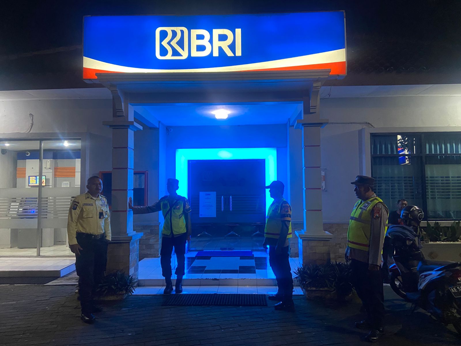 Upaya Preventif, Polsek Panekan Perketat Pengamanan Bank BRI di Malam Hari