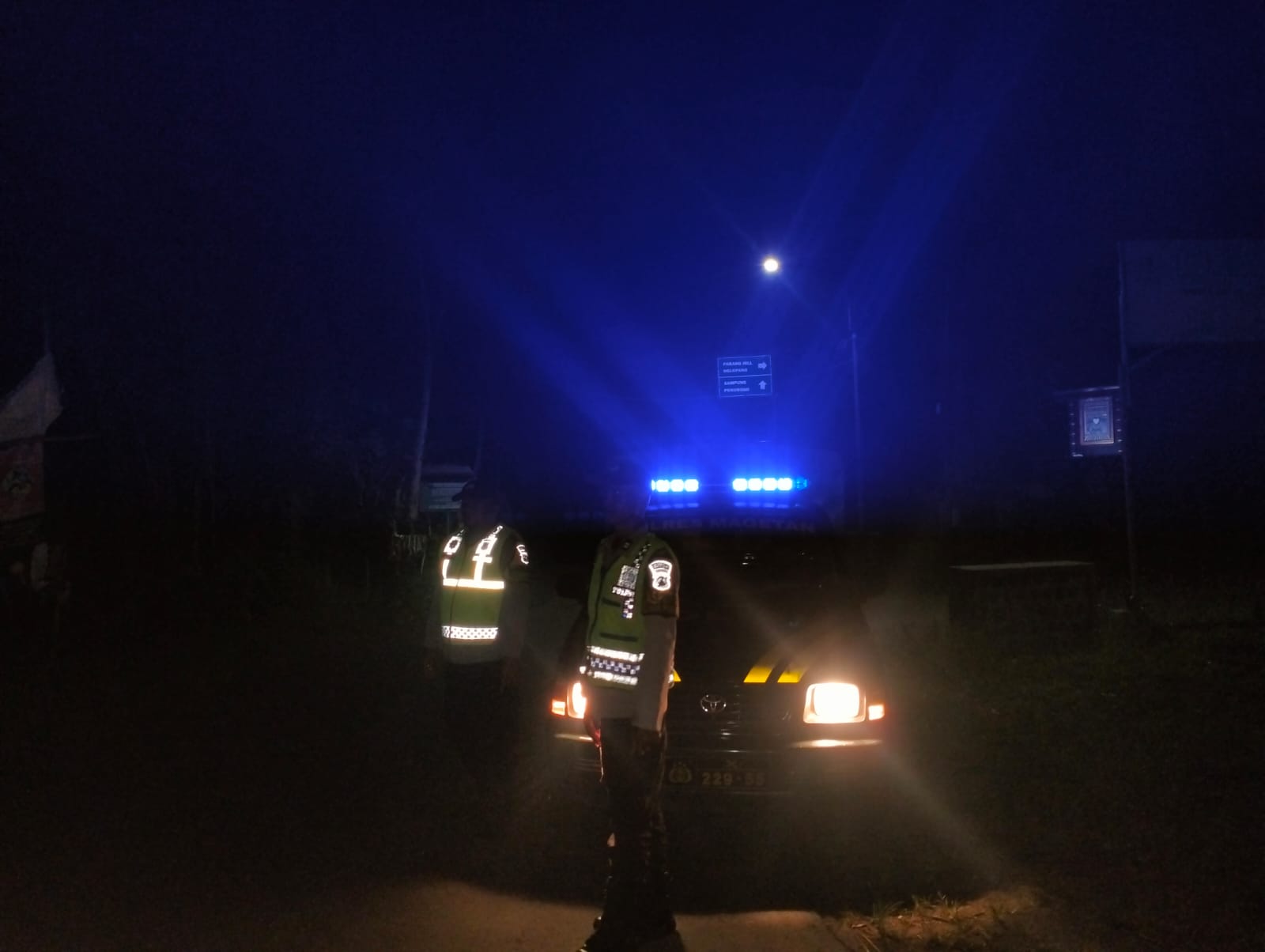 Polsek Parang Polres Magetan Polda Jawa Timur Laksanakan Patroli Blue Light Cipta Kondisi Jelang Sahur, Situasi Aman dan Kondusif