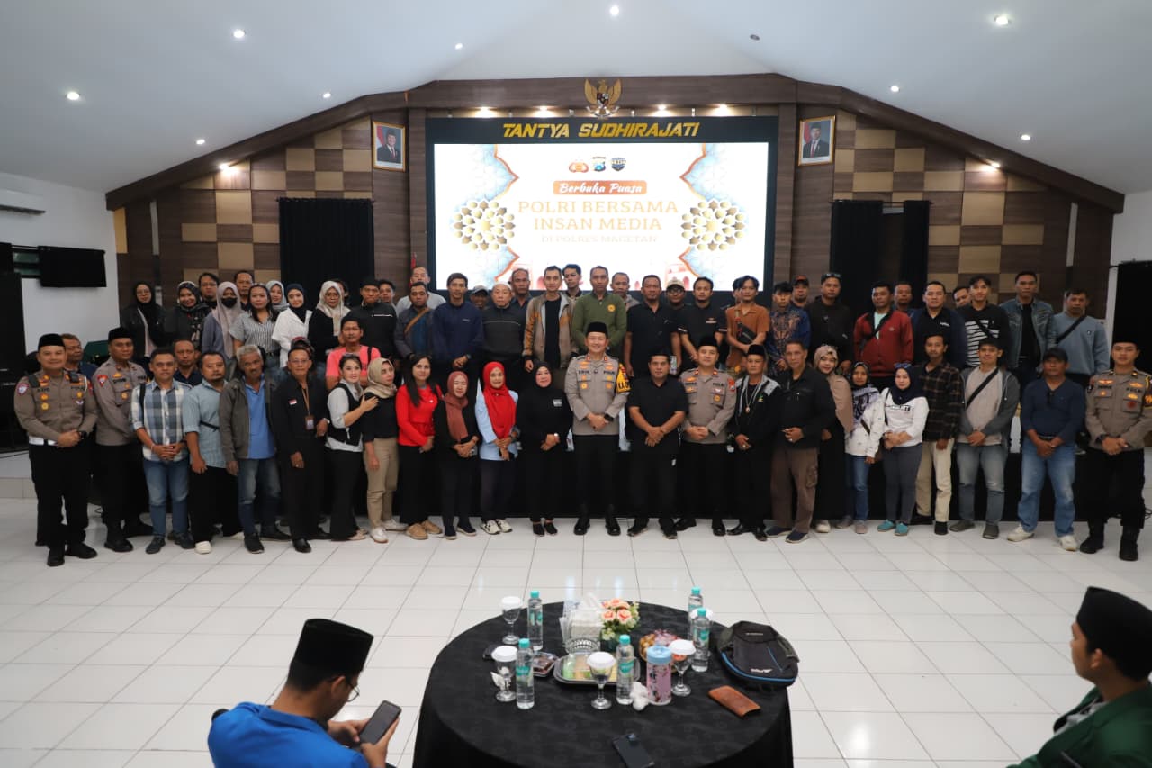 Ramadan Penuh Kebersamaan, Kapolres Magetan Bagi Takjil dan Buka Bersama Insan Media