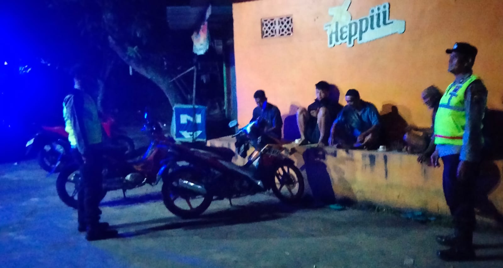 Patroli Dialogis dan Pengamanan Sholat Tarawih, Polsek Ngariboyo Ciptakan Situasi Aman dan Kondusif