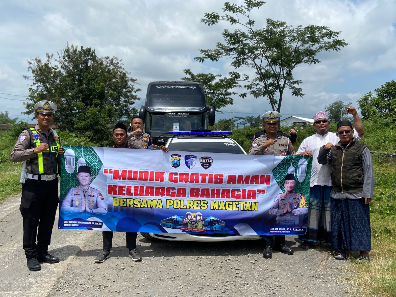 Pastikan Ribuan Santri Mudik Aman, Polres Magetan Gelar Ramp Check dan Cek Kesehatan Sopir di Ponpes Al-Fatah Temboro