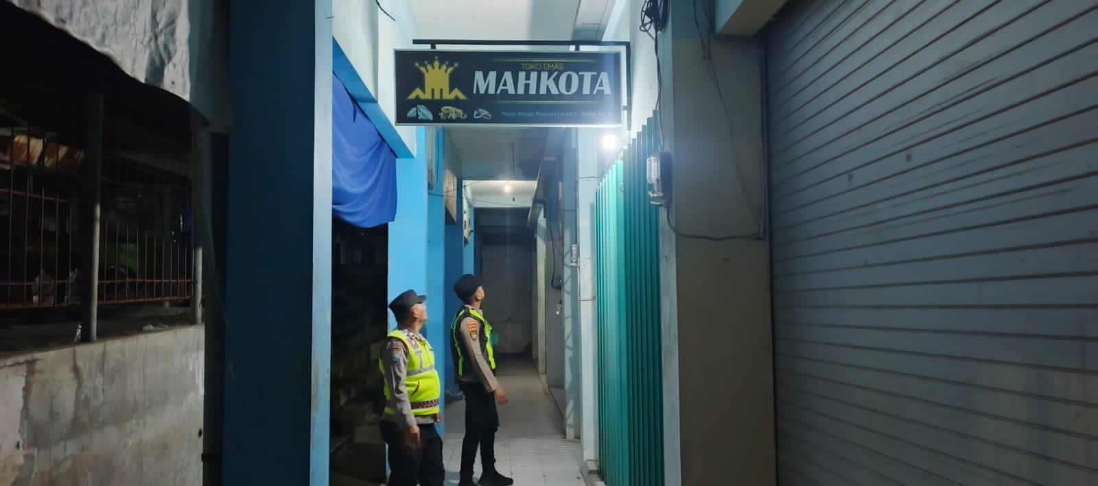 Ciptakan Situasi Kamtibmas yang aman Kondusif, Anggota Polsek Plaosan Patroli Dialogis di Toko Emas