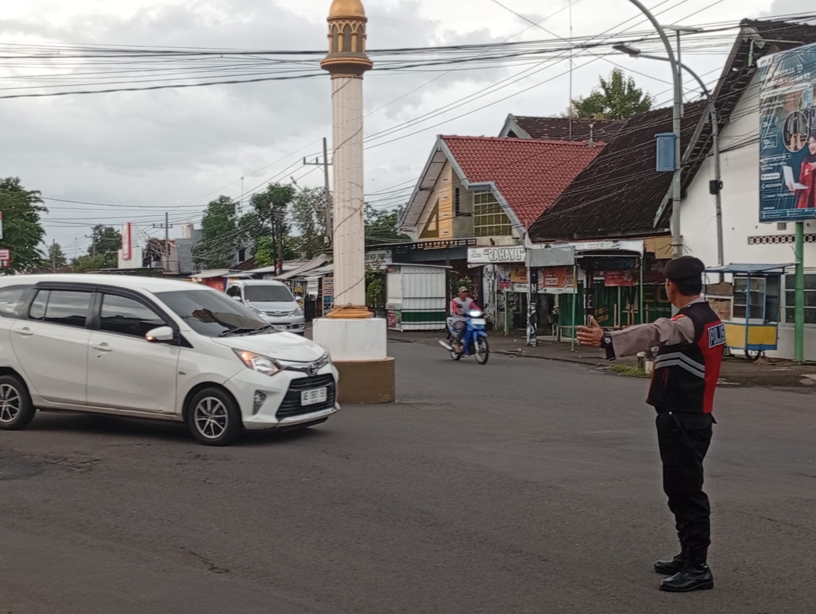 Personil-Polsek-Lembeyan-laksanakan-pam-rawan-pagi-sebagai-wujud-pelayanan-kamseltibcarlantas-guna-antisipasi-lakalantas