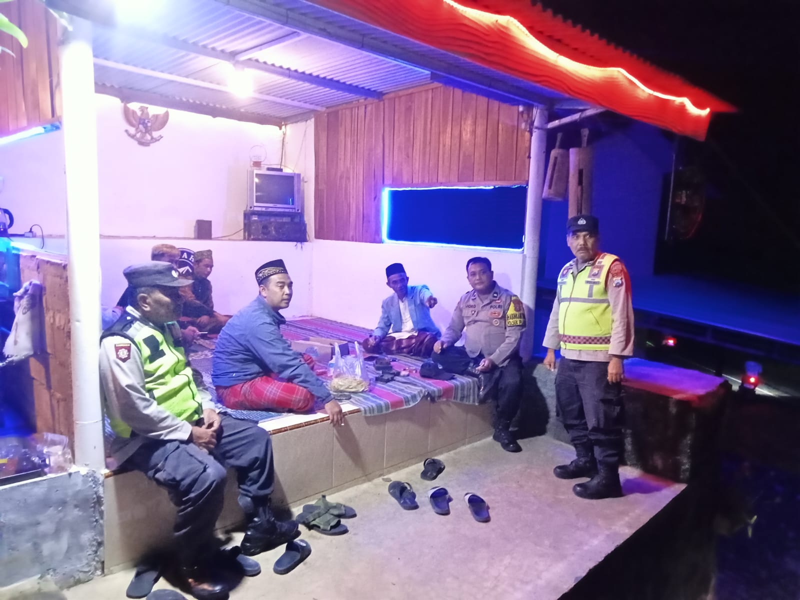 Ciptakan Situasi Kamtibmas aman Kondusif, Polsek Plaosan Patroli dengan sasaran Pos Kamling di desa