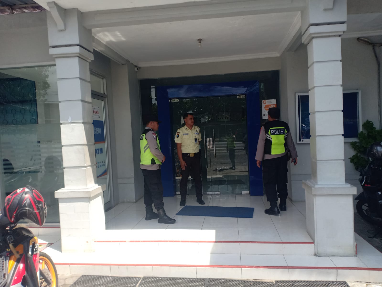 Kegiatan patroli dialogis dengan sasaran obyek vital perbankan, yakni BRI Unit Sukomoro
