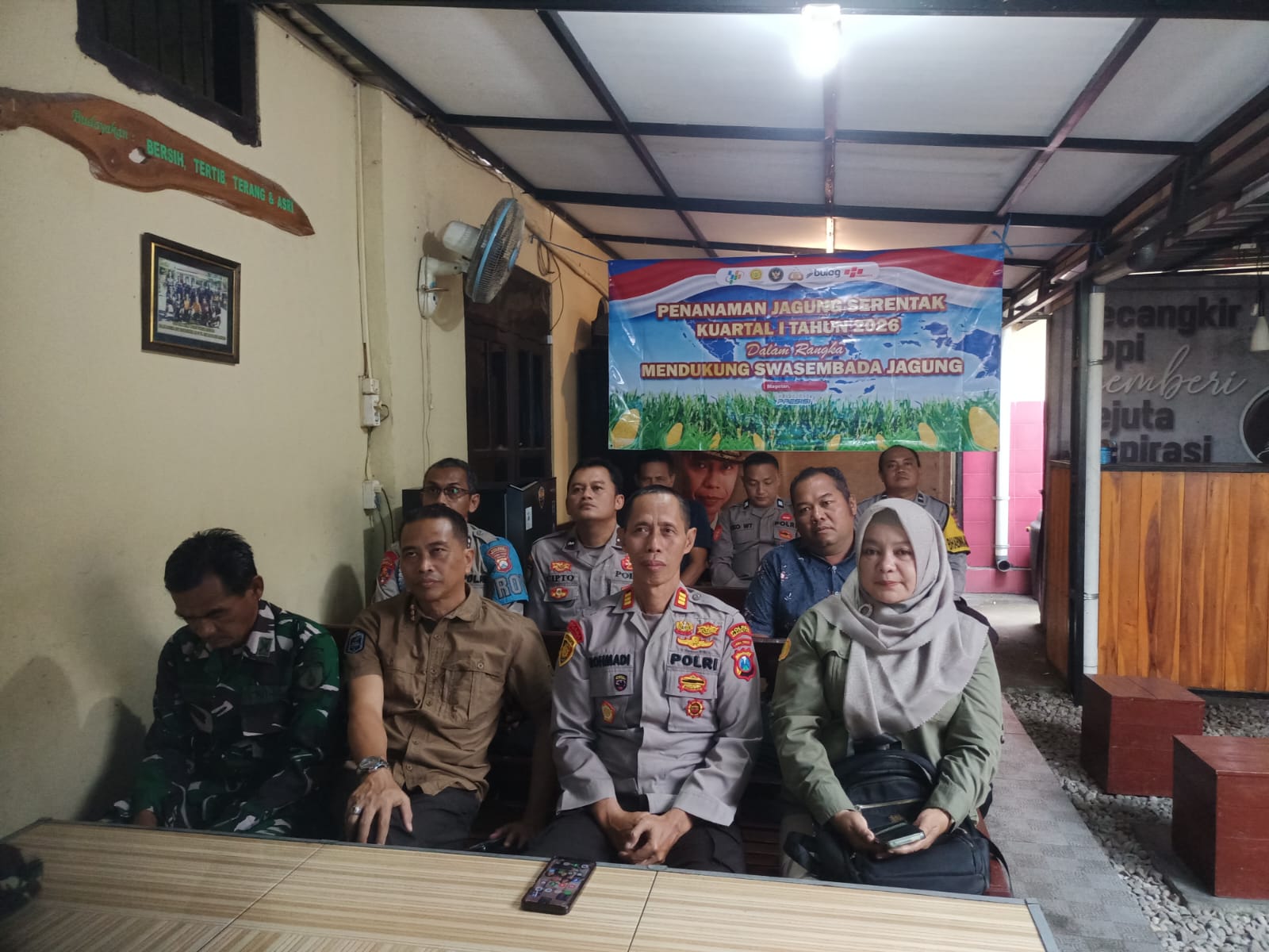 Kapolsek-Lembeyan-bersama-Forkopimca-Lembeyan-laksanakan-zoom-meeting-penanaman-jagung-serentak-kuartal-I-tahun-2026-dalam-rangka-mendukung-swasembada-jagung