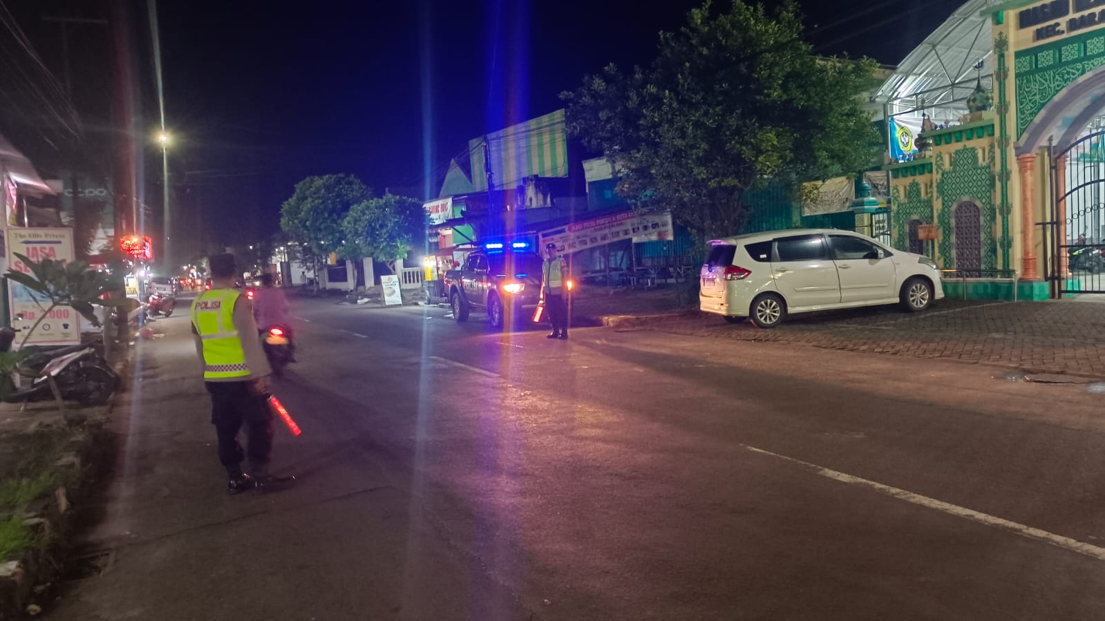 Polsek Barat melaksanakan kegiatan Patroli Blue Light