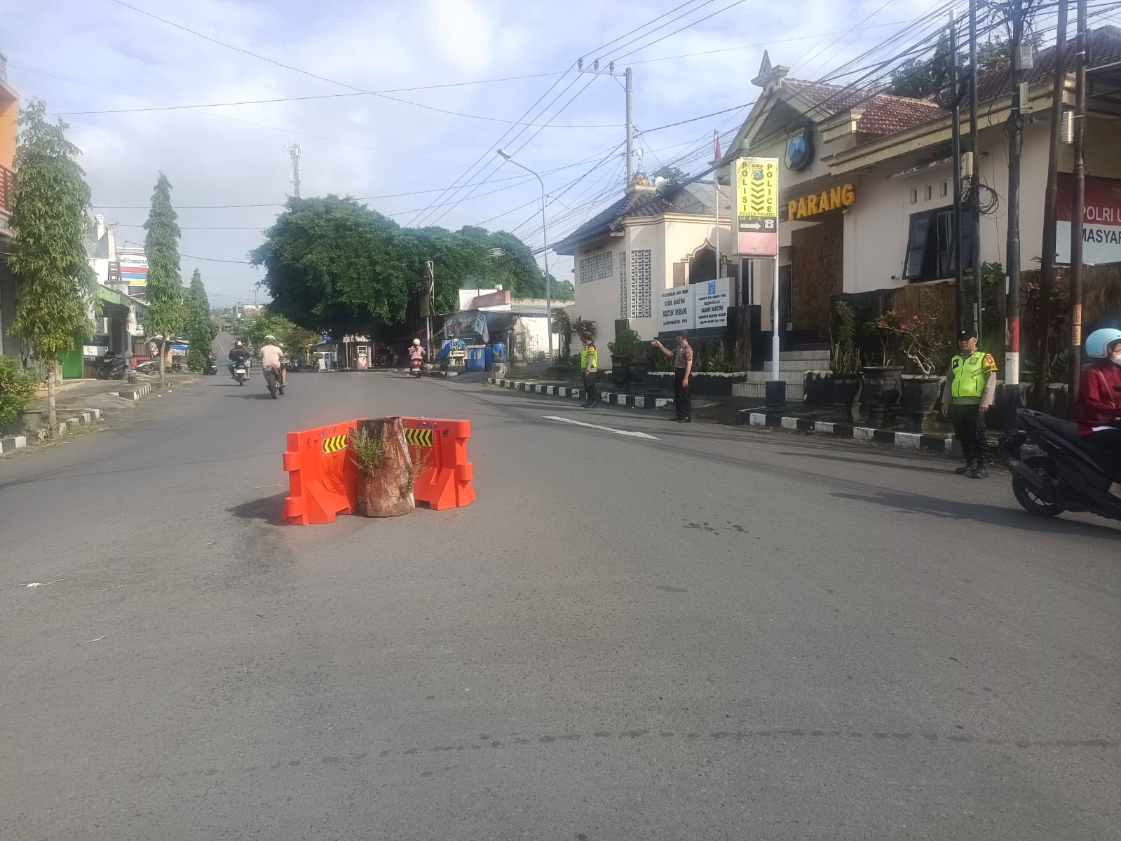 Kapolsek Parang Polres Magetan Polda Jawa Timur Pimpin Pelaksanaan Kegiatan Yanmas Pagi