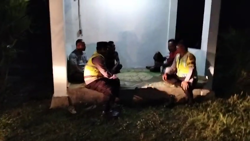 Polsek Kartoharjo Sambangi Poskamling Desa Klurahan, Ingatkan Warga Waspada Saat Tarawih