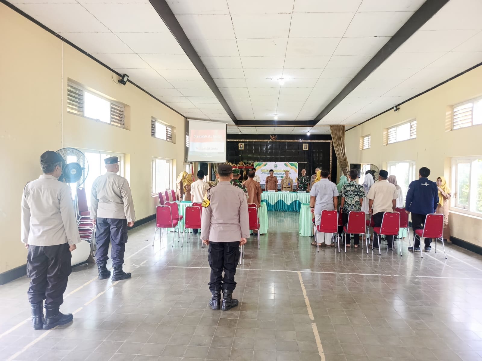 Pengamanan Musyawarah Desa Goranggareng Bahas Laporan Pertanggungjawaban APBDes Tahun 2025