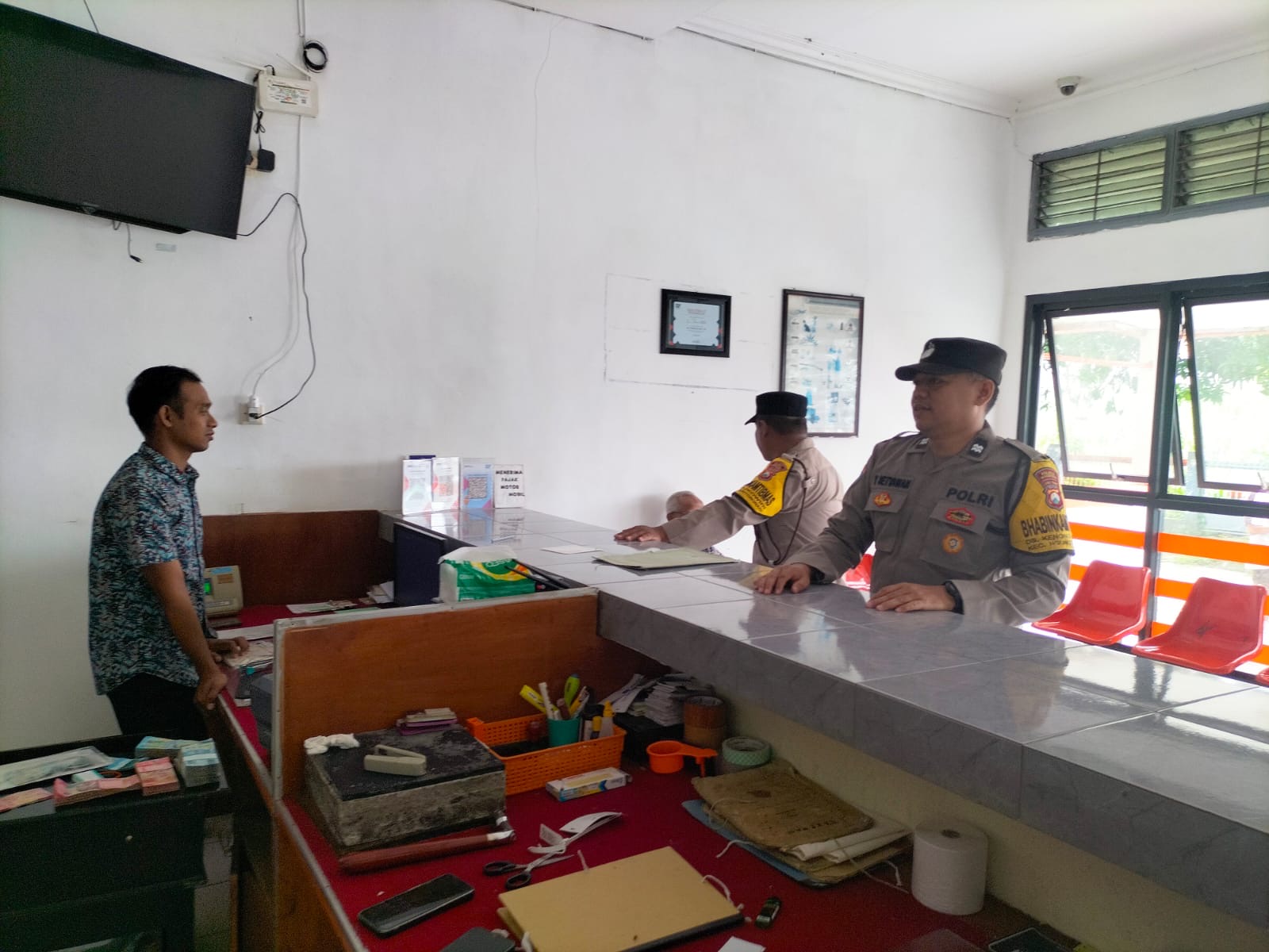 Patroli Perintis Presisi Polsek Nguntoronadi Sambangi Kantor Pos, Antisipasi 3C dan Gangguan Kamtibmas