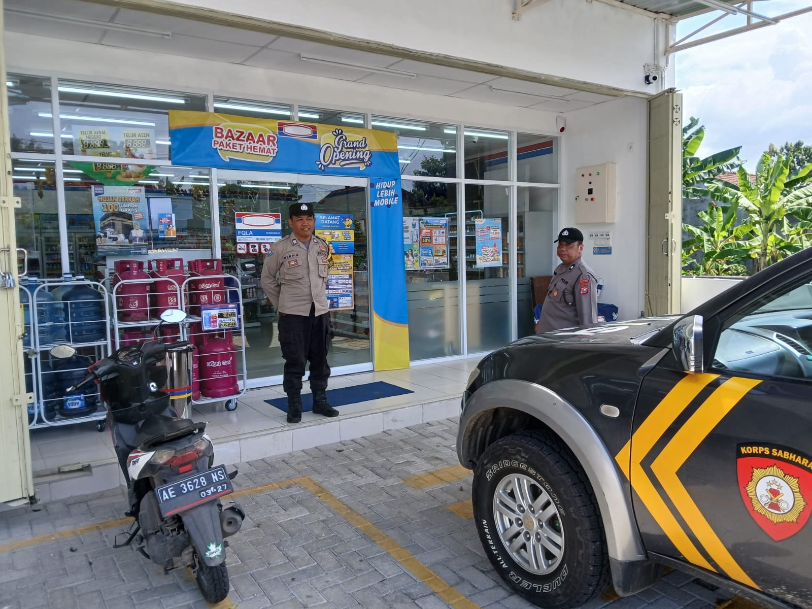 Polsek Nguntoronadi Laksanakan Patroli Presisi di Indomaret Kenongomulyo, Jaga Situasi Tetap Aman dan Kondusif