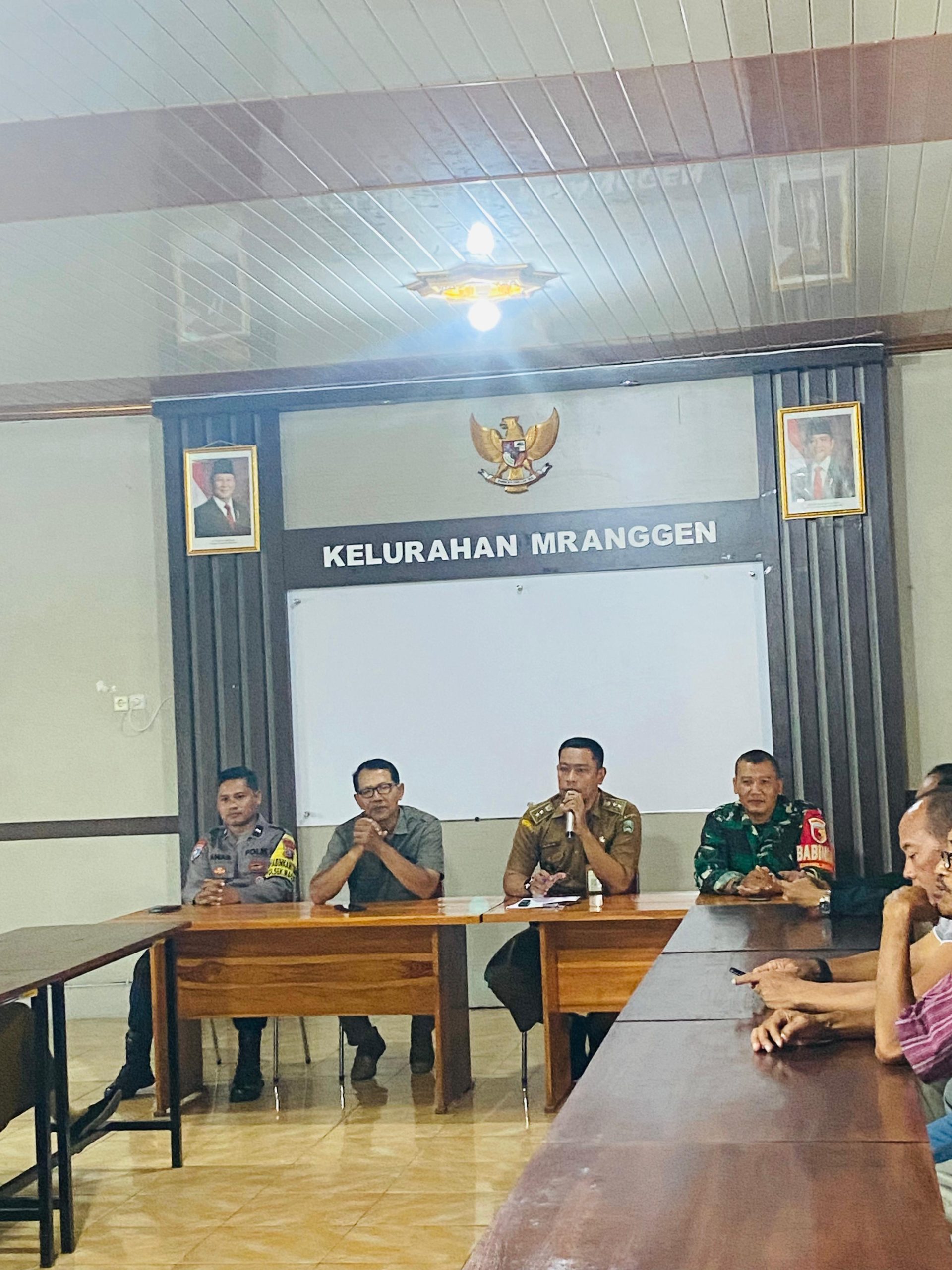 Bhabinkamtibmas Hadiri Rapat Koordinasi Antar Lembaga di Kelurahan Mranggen