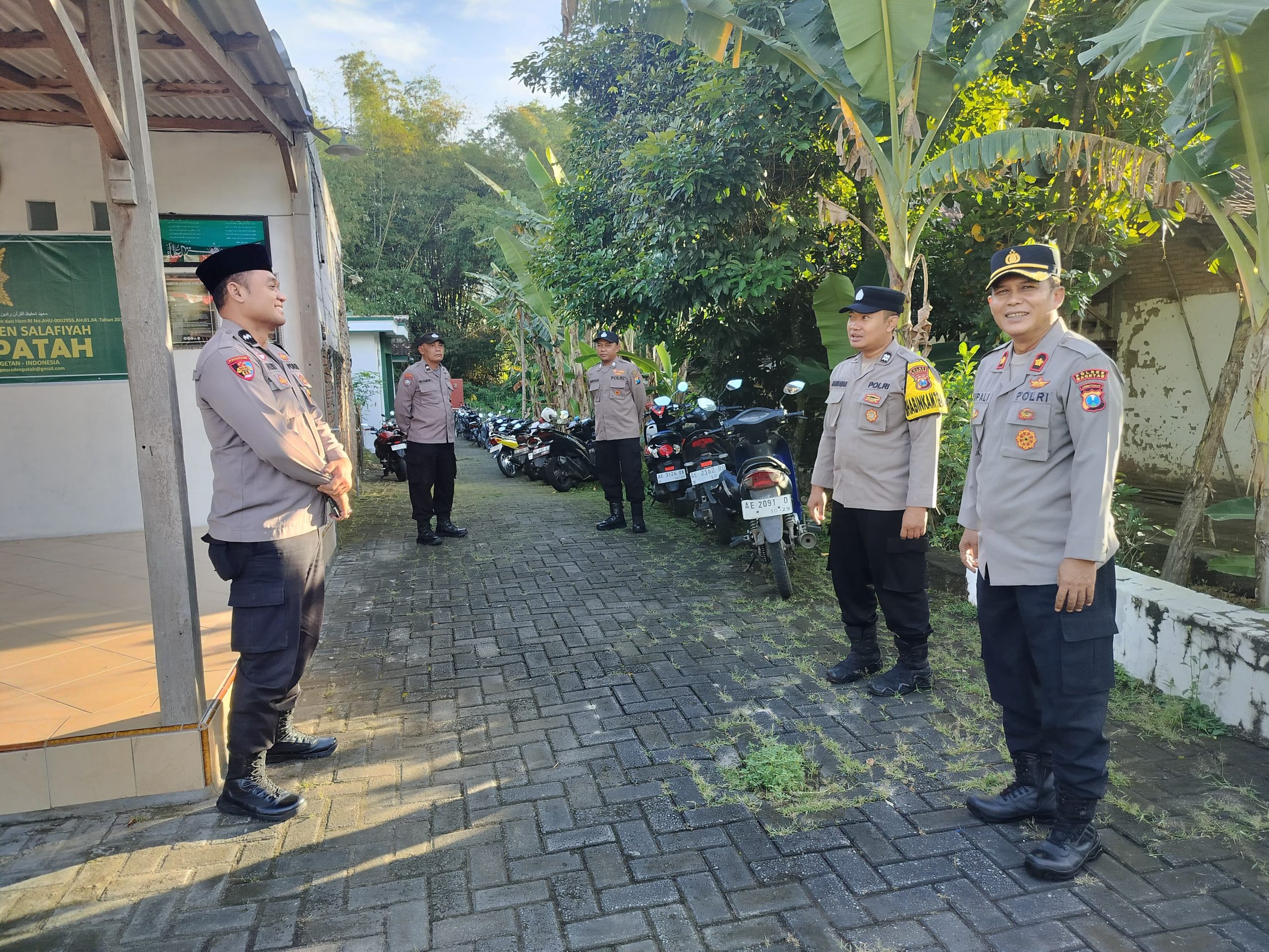 Personel Polsek Maospati Laksanakan Pengamanan Sholat Idul Fitri 1447 H di Desa Ngujung